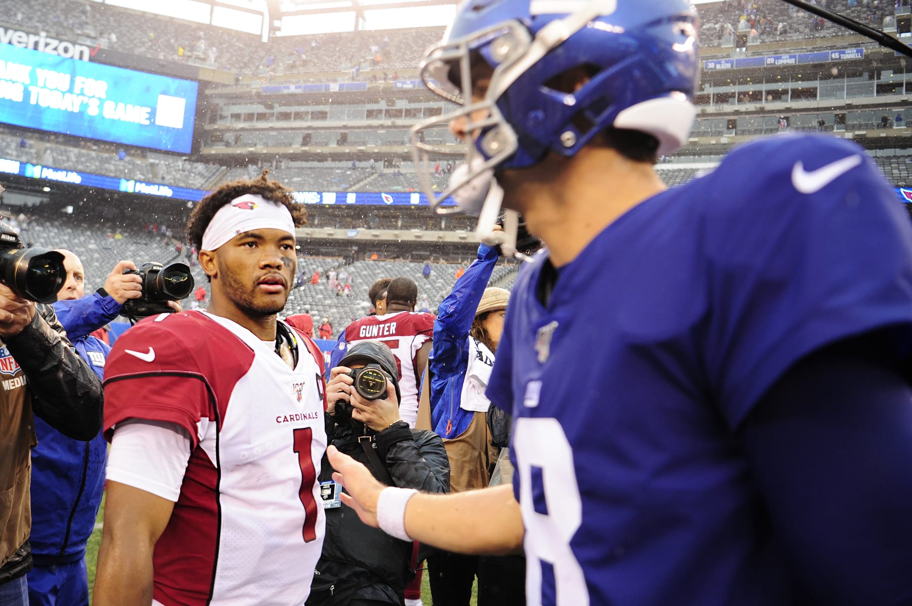 EAST RUTHERFORD, NEW JERSEY - OCTOBER 20: Daniel Jones #8 of the New York Giants congratulates Kyler Murray #1 of the Arizona Cardinals after the fourth quarter of the game at MetLife Stadium on October 20, 2019 in East Rutherford, New Jersey. The Arizona Cardinals won 27-21. (Photo by Sarah Stier/Getty Images)