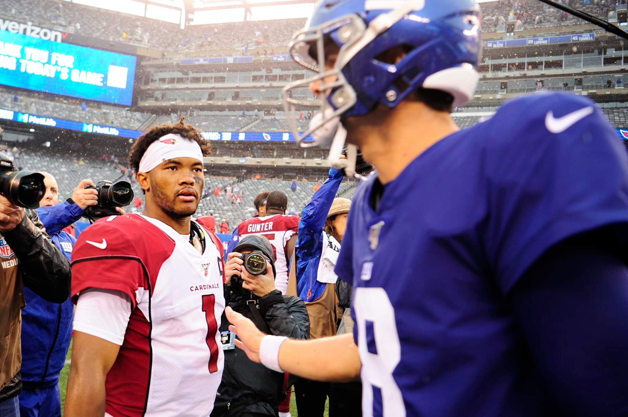 EAST RUTHERFORD, NEW JERSEY - OCTOBER 20: Daniel Jones #8 of the New York Giants congratulates Kyler Murray #1 of the Arizona Cardinals after the fourth quarter of the game at MetLife Stadium on October 20, 2019 in East Rutherford, New Jersey. The Arizona Cardinals won 27-21. (Photo by Sarah Stier/Getty Images)