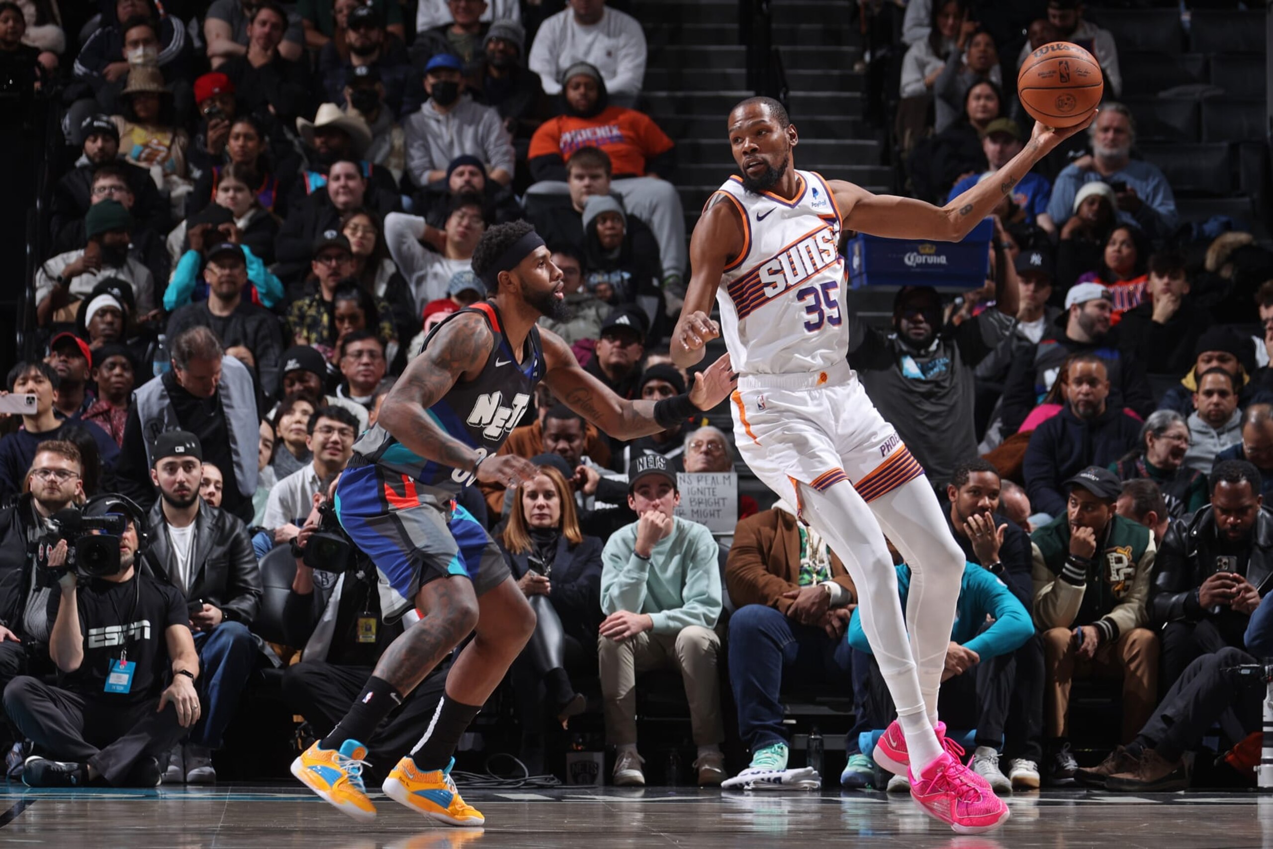 BROOKLYN, NY - JANUARY 31: Kevin Durant #35 of the Phoenix Suns handles the ball during the game against the Brooklyn Nets on January 31, 2024 at Barclays Center in Brooklyn, New York. NOTE TO USER: User expressly acknowledges and agrees that, by downloading and or using this Photograph, user is consenting to the terms and conditions of the Getty Images License Agreement. Mandatory Copyright Notice: Copyright 2024 NBAE (Photo by Nathaniel S. Butler/NBAE via Getty Images) BROOKLYN, NY - JANUARY 31: Kevin Durant #35 of the Phoenix Suns handles the ball during the game against the Brooklyn Nets on January 31, 2024 at Barclays Center in Brooklyn, New York. NOTE TO USER: User expressly acknowledges and agrees that, by downloading and or using this Photograph, user is consenting to the terms and conditions of the Getty Images License Agreement. Mandatory Copyright Notice: Copyright 2024 NBAE (Photo by Nathaniel S. Butler/NBAE via Getty Images)