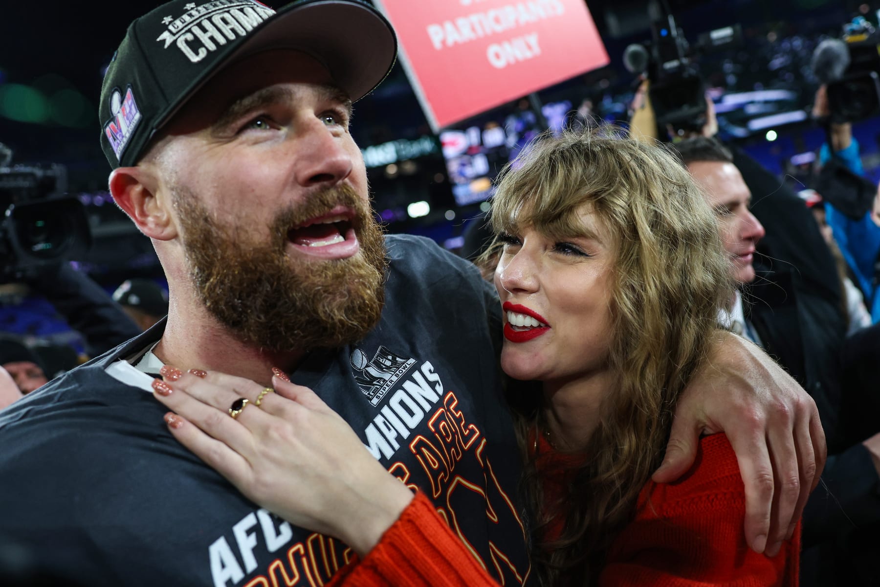BALTIMORE, MARYLAND - JANUARY 28: Travis Kelce #87 of the Kansas City Chiefs (L) celebrates with Taylor Swift after defeating the Baltimore Ravens in the AFC Championship Game at M&T Bank Stadium on January 28, 2024 in Baltimore, Maryland.  (Photo by Patrick Smith/Getty Images)