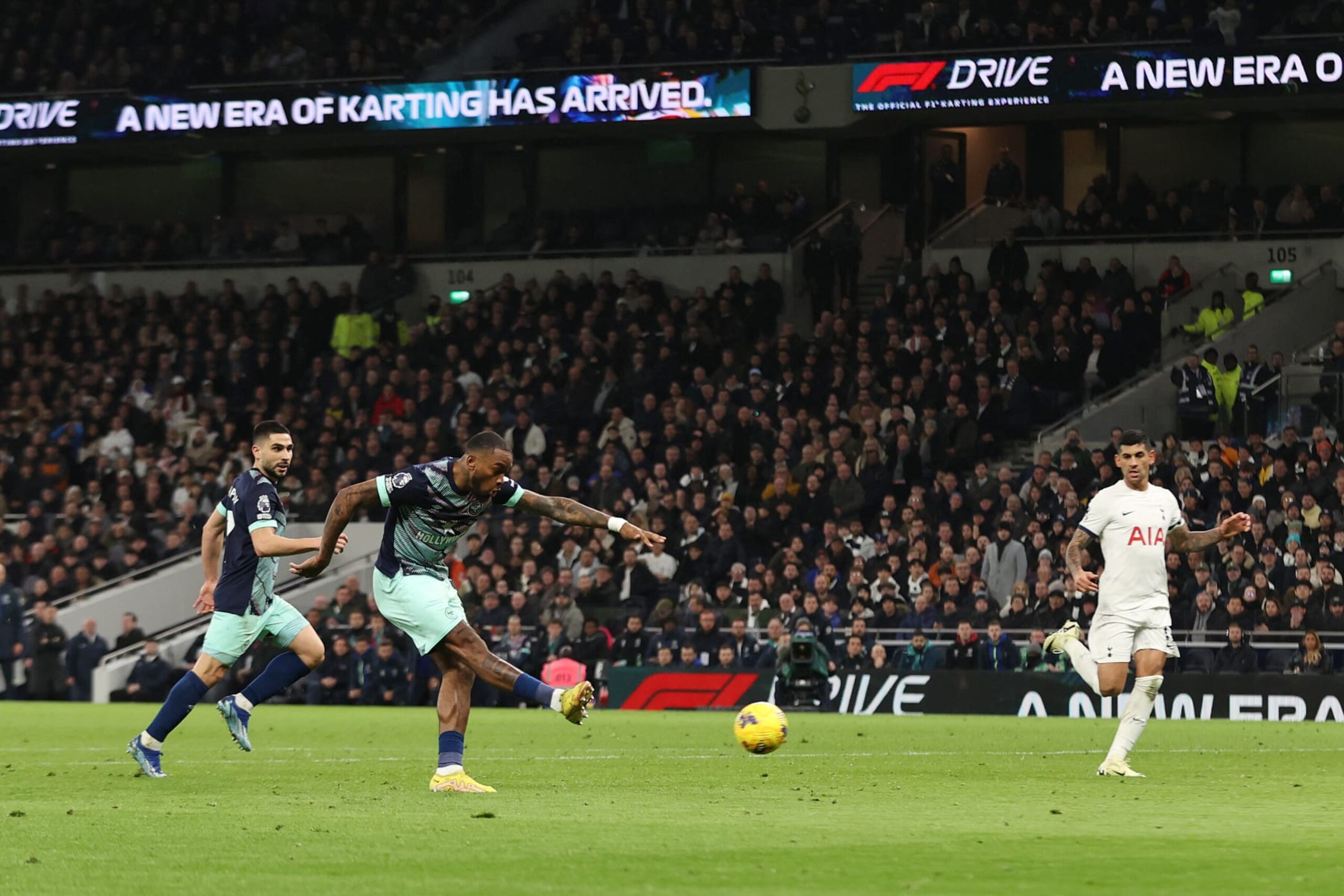 LONDON, ENGLAND - JANUARY 31: Ivan Toney of Brentford scores his team's second goal during the Premier League match between Tottenham Hotspur and Brentford FC at Tottenham Hotspur Stadium on January 31, 2024 in London, England. (Photo by Ryan Pierse/Getty Images)