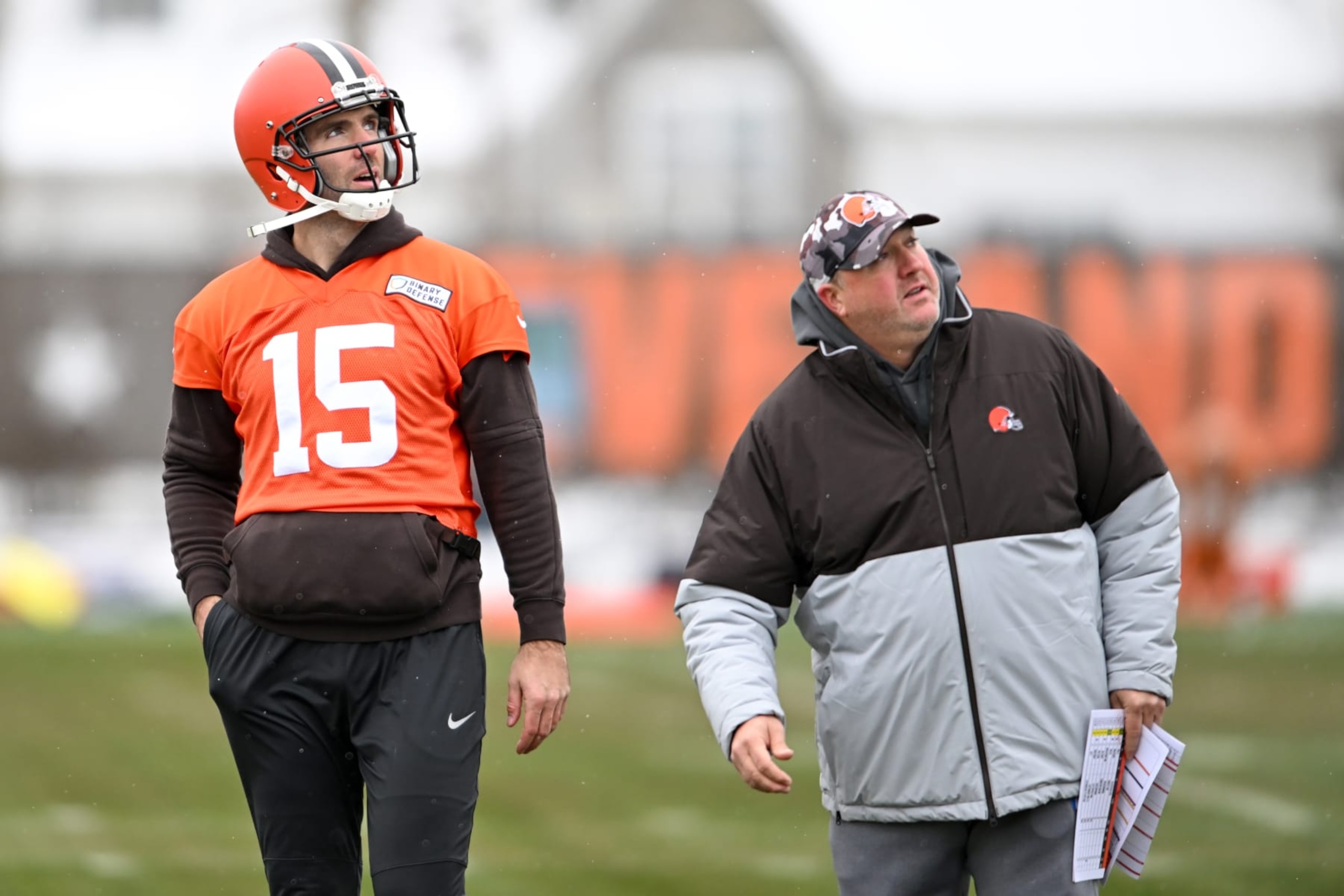 BEREA, OHIO - JANUARY 04: Joe Flacco #15 and offensive coordinator Alex Van Pelt of the Cleveland Browns watch a drill during a practice at CrossCountry Mortgage Campus on January 04, 2023 in Berea, Ohio. (Photo by Nick Cammett/Getty Images)