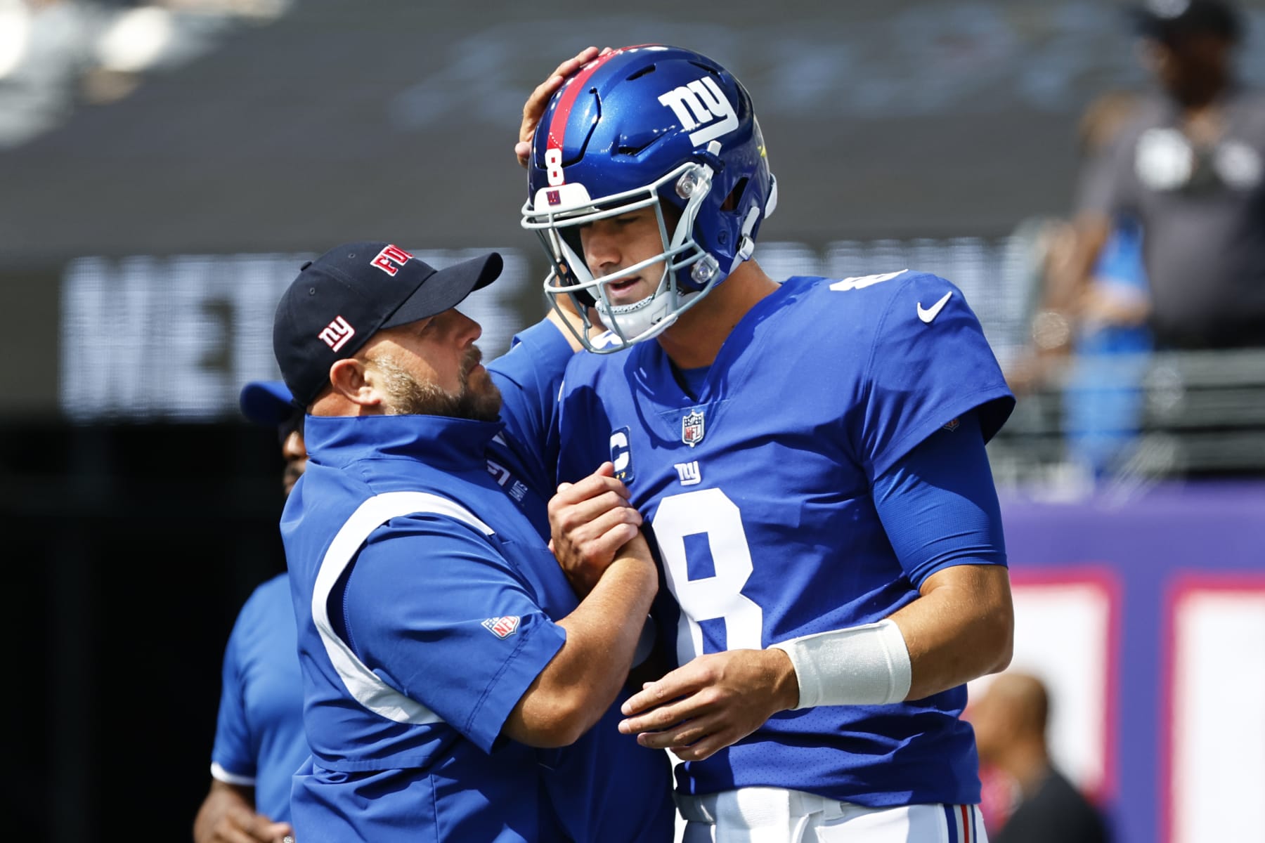 Giants head coach Brian Daboll (left) and quarterback Daniel Jones (right)