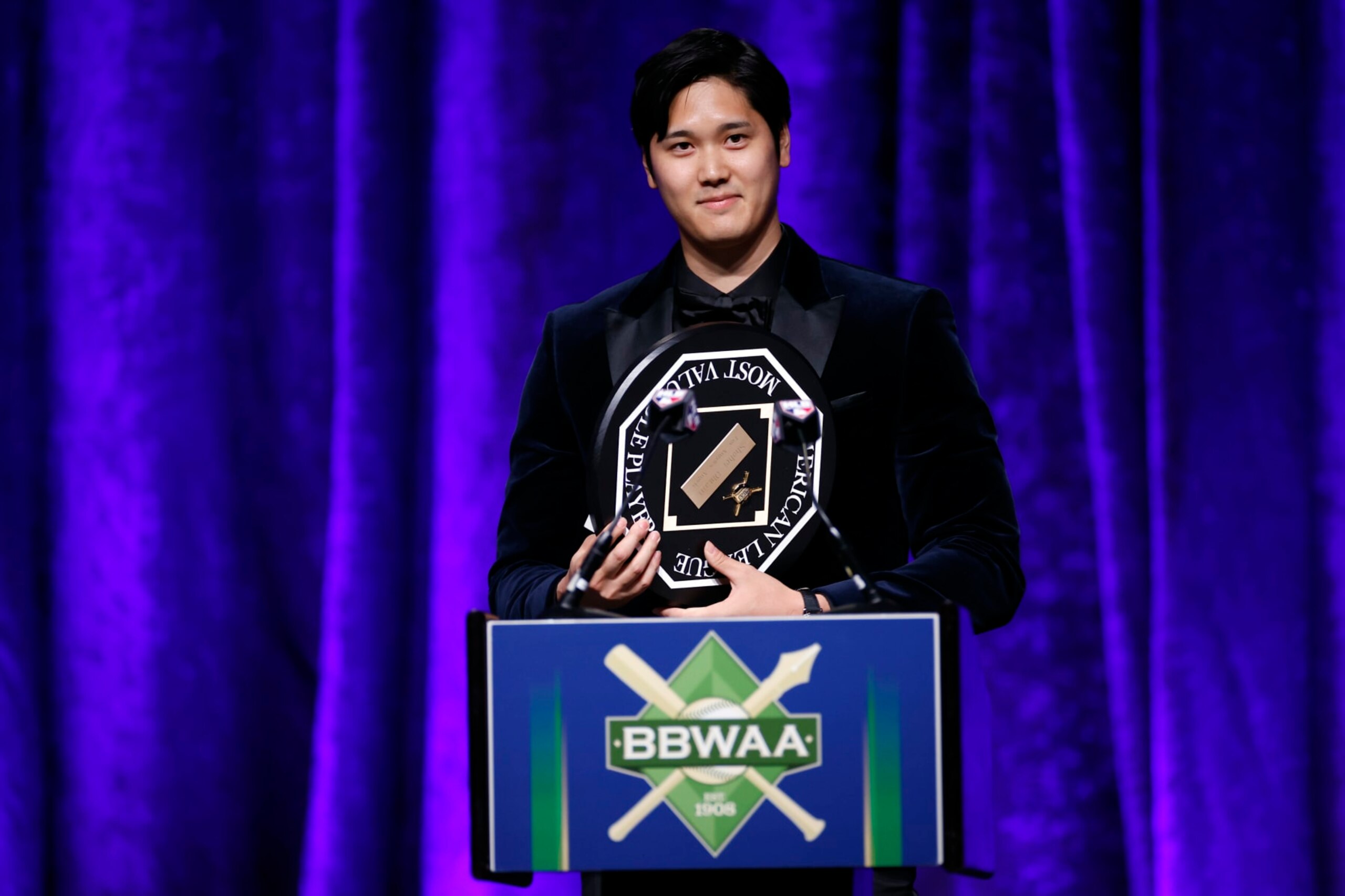NEW YORK, NEW YORK - JANUARY 27: Major League Baseball player Shohei Ohtani of Japan speaks to the crowd after receiving the American League Most Valuable Player award during the 2024 BBWAA Awards Dinner at New York Hilton Midtown on January 27, 2024 in New York City. (Photo by Sarah Stier/Getty Images)