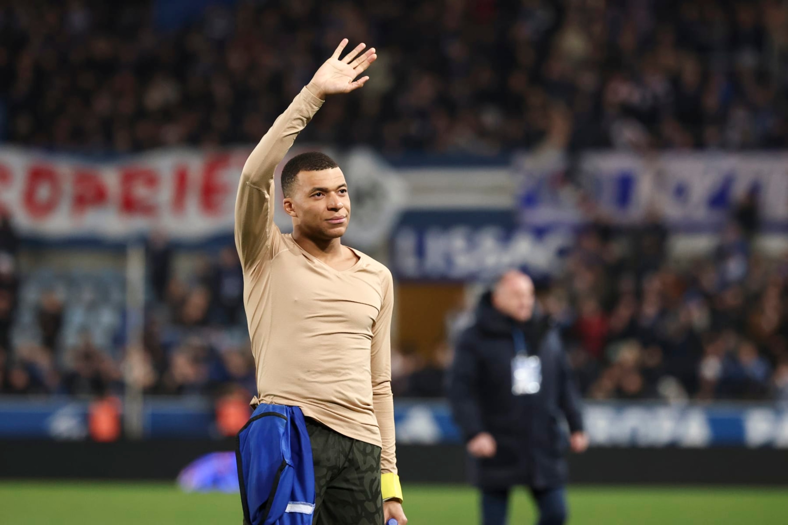 STRASBOURG, FRANCE - FEBRUARY 2: Kylian Mbappe #7 of Paris Saint-Germain thanks the fans after the Ligue 1 Uber Eats match between RC Strasbourg and Paris Saint-Germain at Stade de la Meinau on February 2, 2024 in Strasbourg, France. (Photo by Catherine Steenkeste/Getty Images)