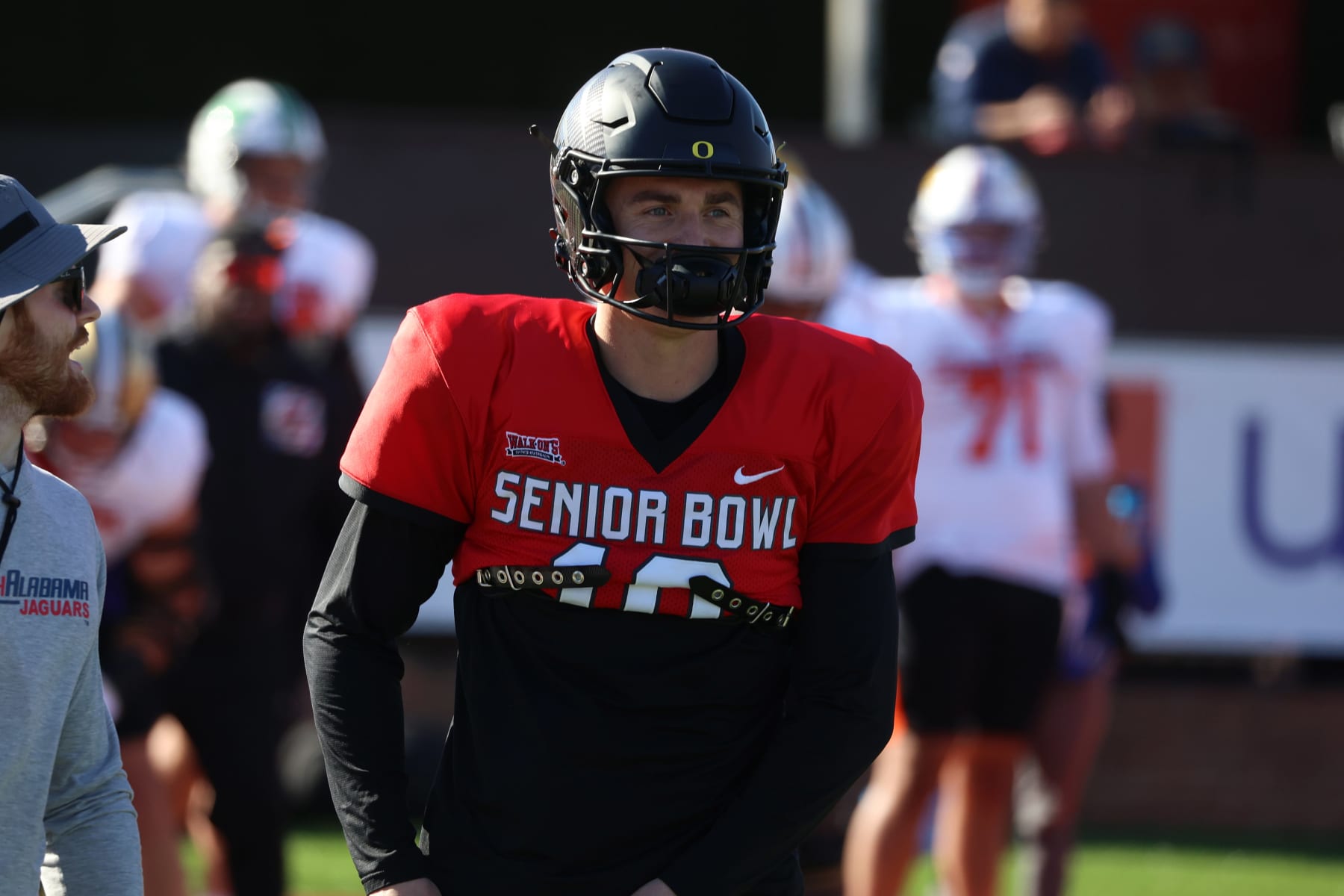 MOBILE, AL - JANUARY 31: National quarterback Bo Nix of Oregon (10) during the National team practice for the Reese's Senior Bowl on January 31, 2024 at Hancock Whitney Stadium in Mobile, Alabama.  (Photo by Michael Wade/Icon Sportswire via Getty Images)