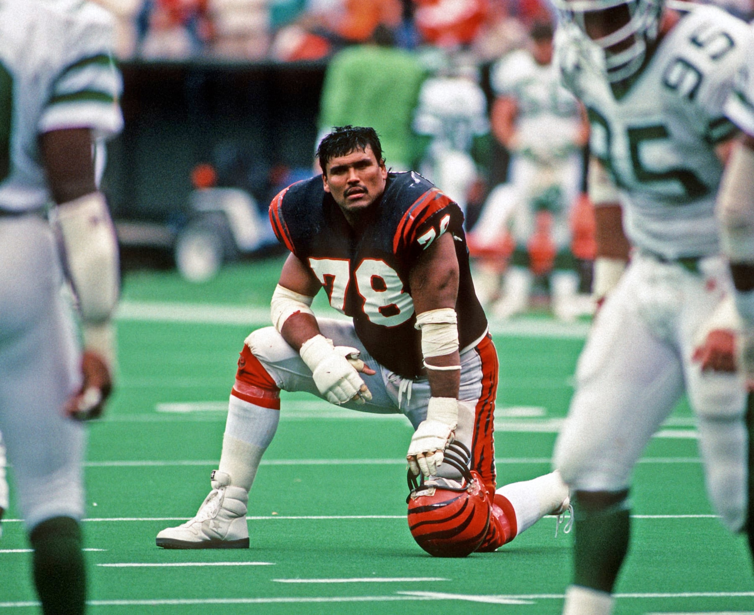 CINCINNATI, OH - OCTOBER 9: Offensive lineman Anthony Munoz #78 of the Cincinnati Bengals looks on from the field during a game against the New York Jets at Riverfront Stadium on October 9, 1988 in Cincinnati, Ohio. The Bengals defeated the Jets 36-19. (Photo by George Gojkovich/Getty Images) CINCINNATI, OH - OCTOBER 9: Offensive lineman Anthony Munoz #78 of the Cincinnati Bengals looks on from the field during a game against the New York Jets at Riverfront Stadium on October 9, 1988 in Cincinnati, Ohio. The Bengals defeated the Jets 36-19. (Photo by George Gojkovich/Getty Images)