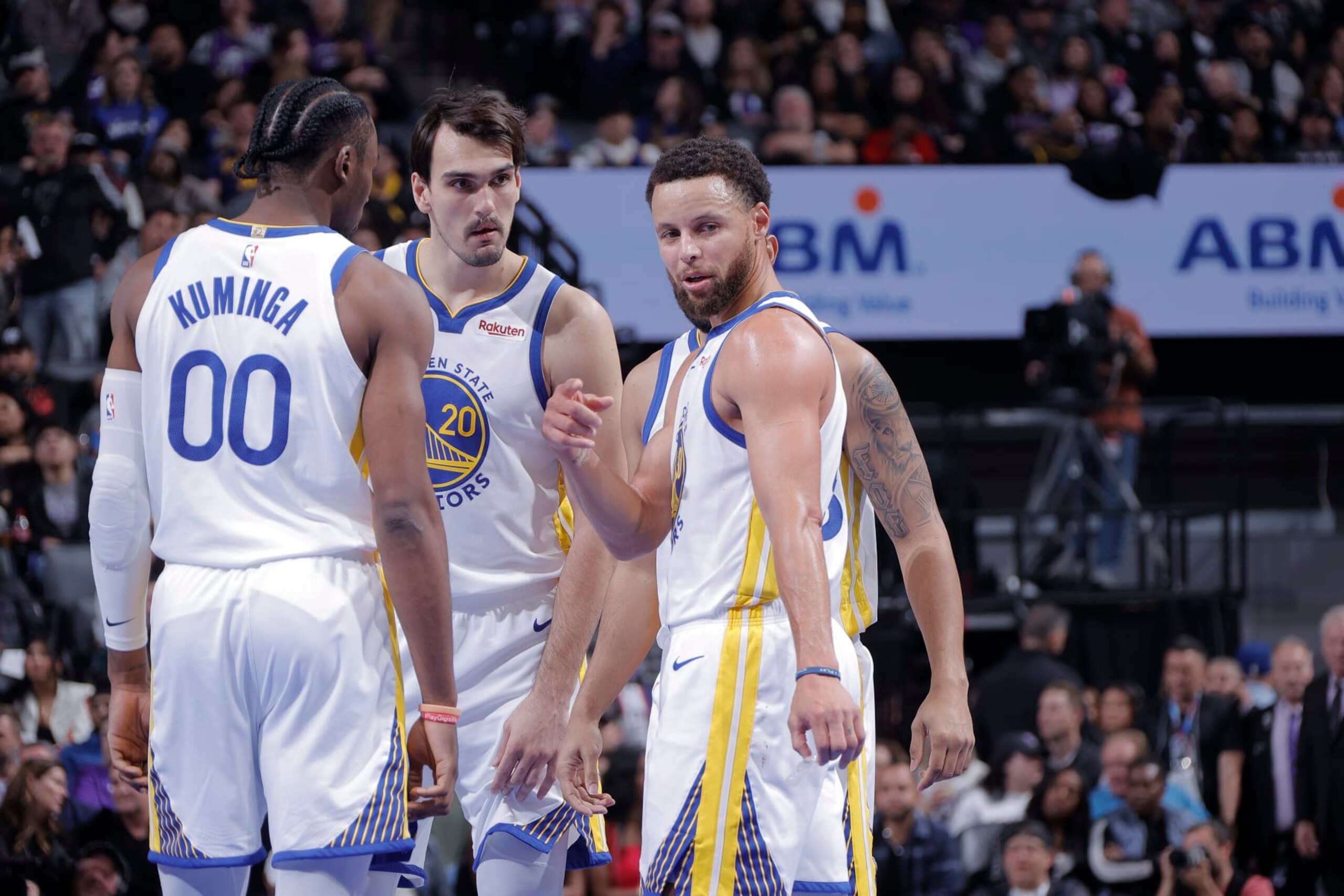 SACRAMENTO, CA - NOVEMBER 28: Jonathan Kuminga #00, Dario Saric #20, Cory Joseph #1, and Stephen Curry #30 of the Golden State Warriors talk during the game against the Sacramento Kings during the In-Season Tournament on November 28, 2023 at Golden 1 Center in Sacramento, California. NOTE TO USER: User expressly acknowledges and agrees that, by downloading and or using this photograph, User is consenting to the terms and conditions of the Getty Images Agreement. Mandatory Copyright Notice: Copyright 2023 NBAE (Photo by Rocky Widner/NBAE via Getty Images)