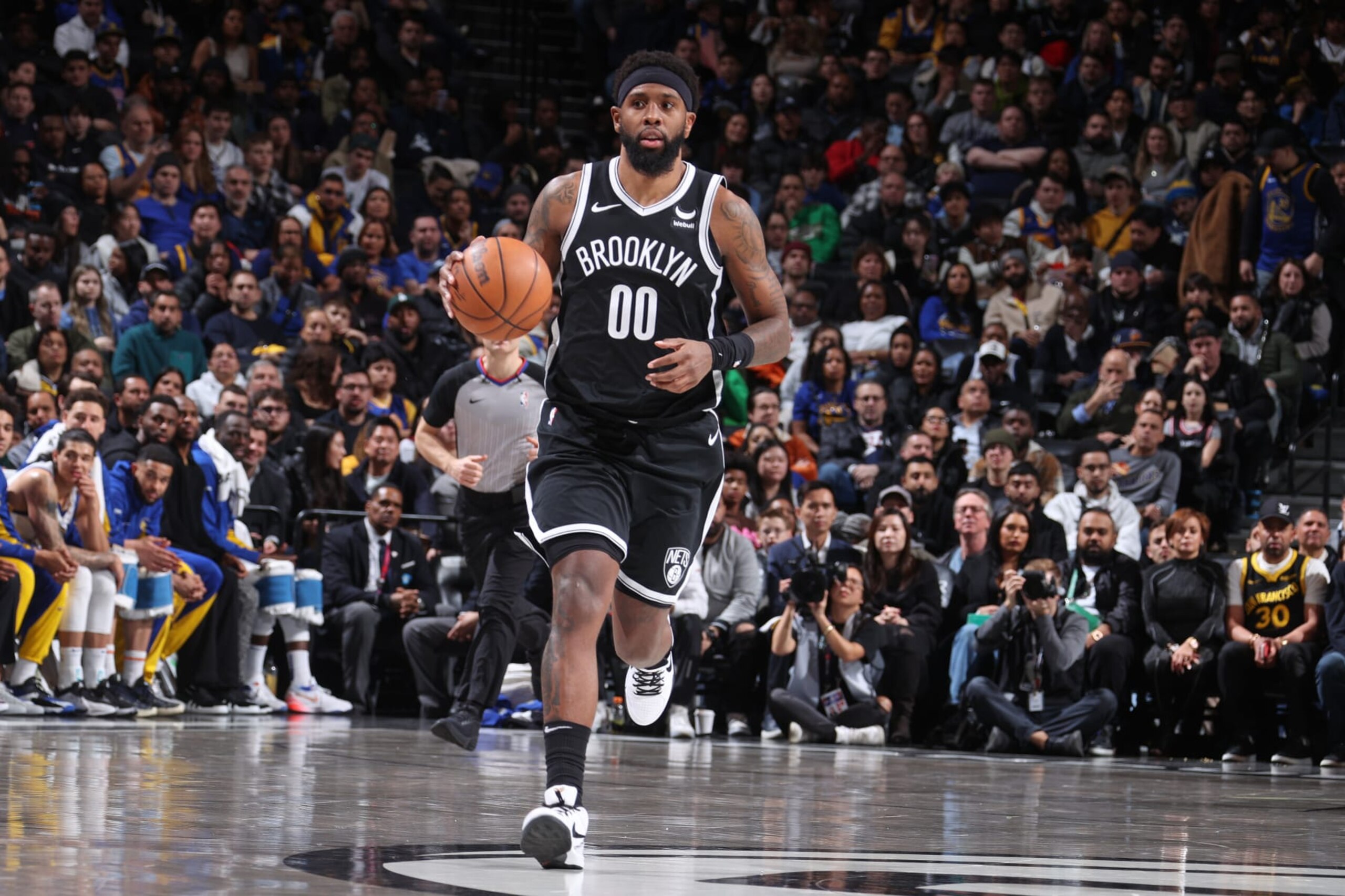 BROOKLYN, NY - FEBRUARY 5: Royce O'Neale #00 of the Brooklyn Nets dribbles the ball during the game against the Golden State Warriors on February 5, 2024 at Barclays Center in Brooklyn, New York. NOTE TO USER: User expressly acknowledges and agrees that, by downloading and or using this Photograph, user is consenting to the terms and conditions of the Getty Images License Agreement. Mandatory Copyright Notice: Copyright 2024 NBAE (Photo by Nathaniel S. Butler/NBAE via Getty Images)