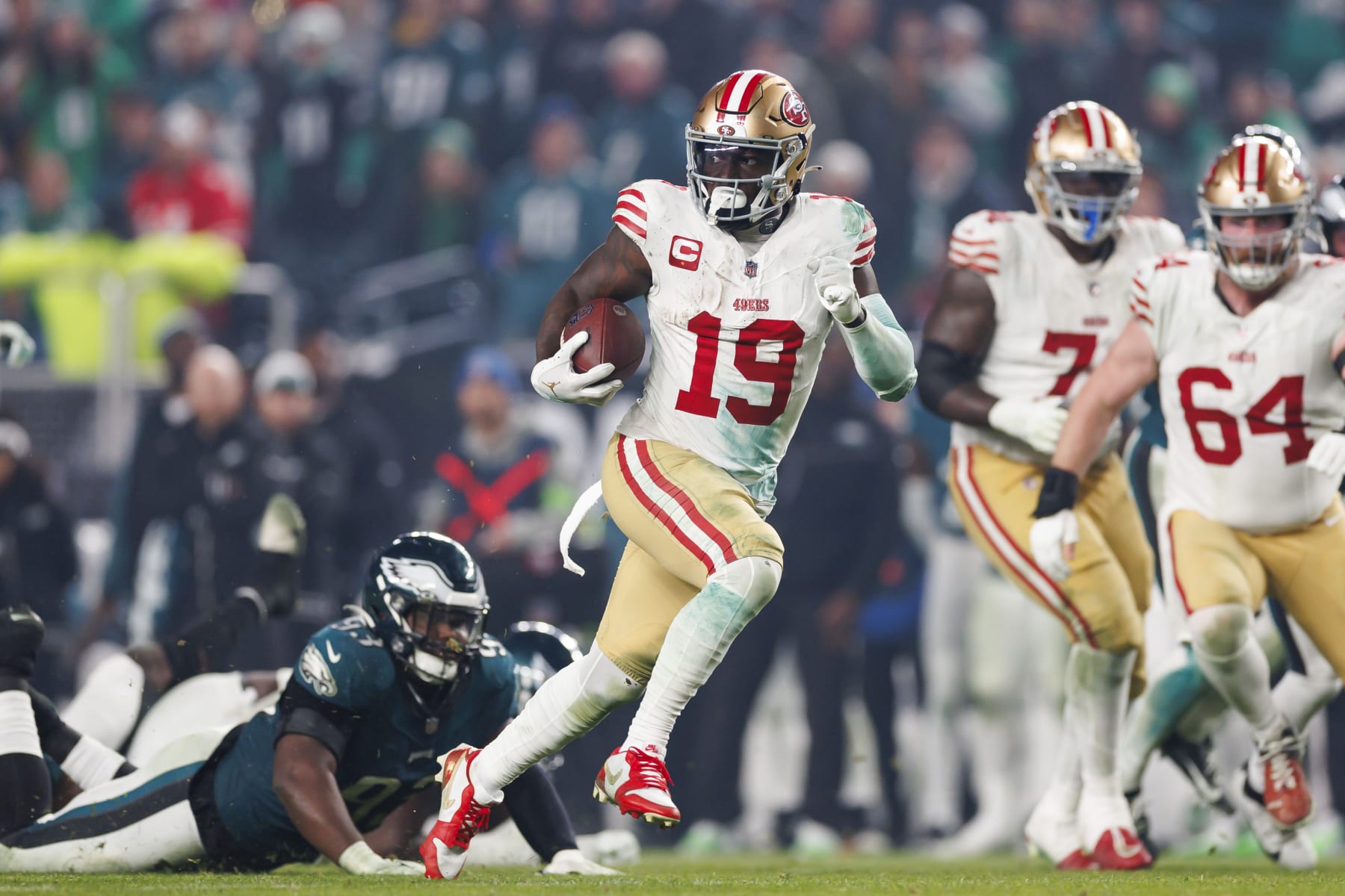 PHILADELPHIA, PENNSYLVANIA - DECEMBER 03: Deebo Samuel #19 of the San Francisco 49ers runs the ball after a catch on his way to score a touchdown during an NFL football game against the Philadelphia Eagles at Lincoln Financial Field on December 3, 2023 in Philadelphia, Pennsylvania. (Photo by Ryan Kang/Getty Images)
