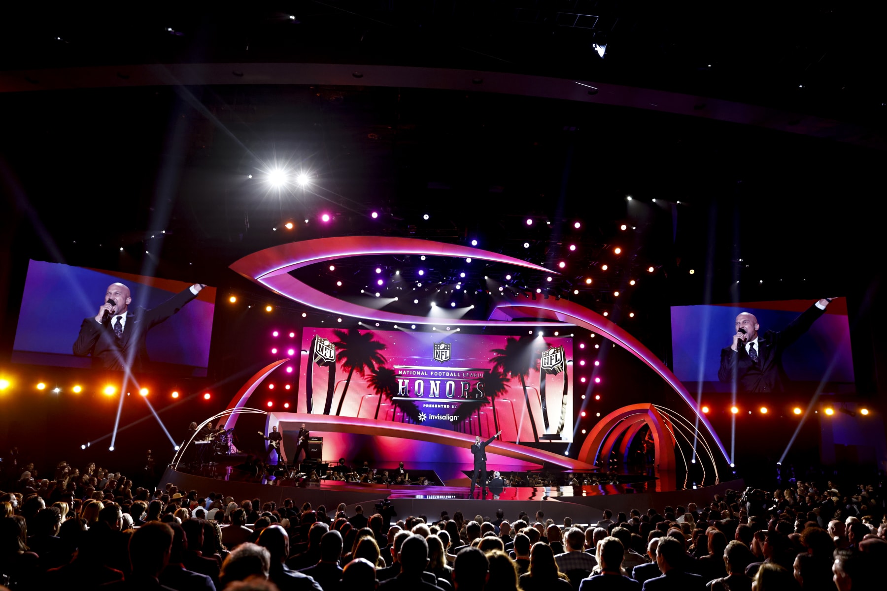INGLEWOOD, CALIFORNIA - FEBRUARY 10: A wide view of Keegan-Michael Key singing for the opening act at the NFL Honors show at the YouTube Theater on February 10, 2022 in Inglewood, California. (Photo by Michael Owens/Getty Images)