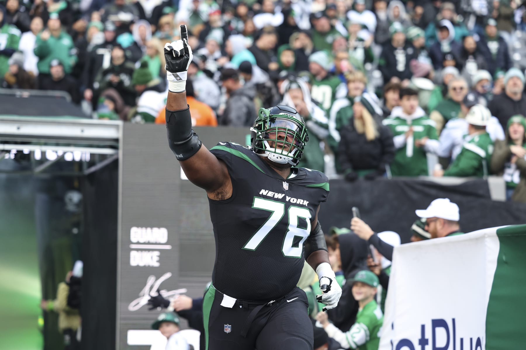 EAST RUTHERFORD, NJ - NOVEMBER 24: Laken Tomlinson #78 of the New York Jets runs out of the tunnel prior to an NFL football game against the Miami Dolphins at MetLife Stadium on November 24, 2023 in East Rutherford, New Jersey. (Photo by Perry Knotts/Getty Images)