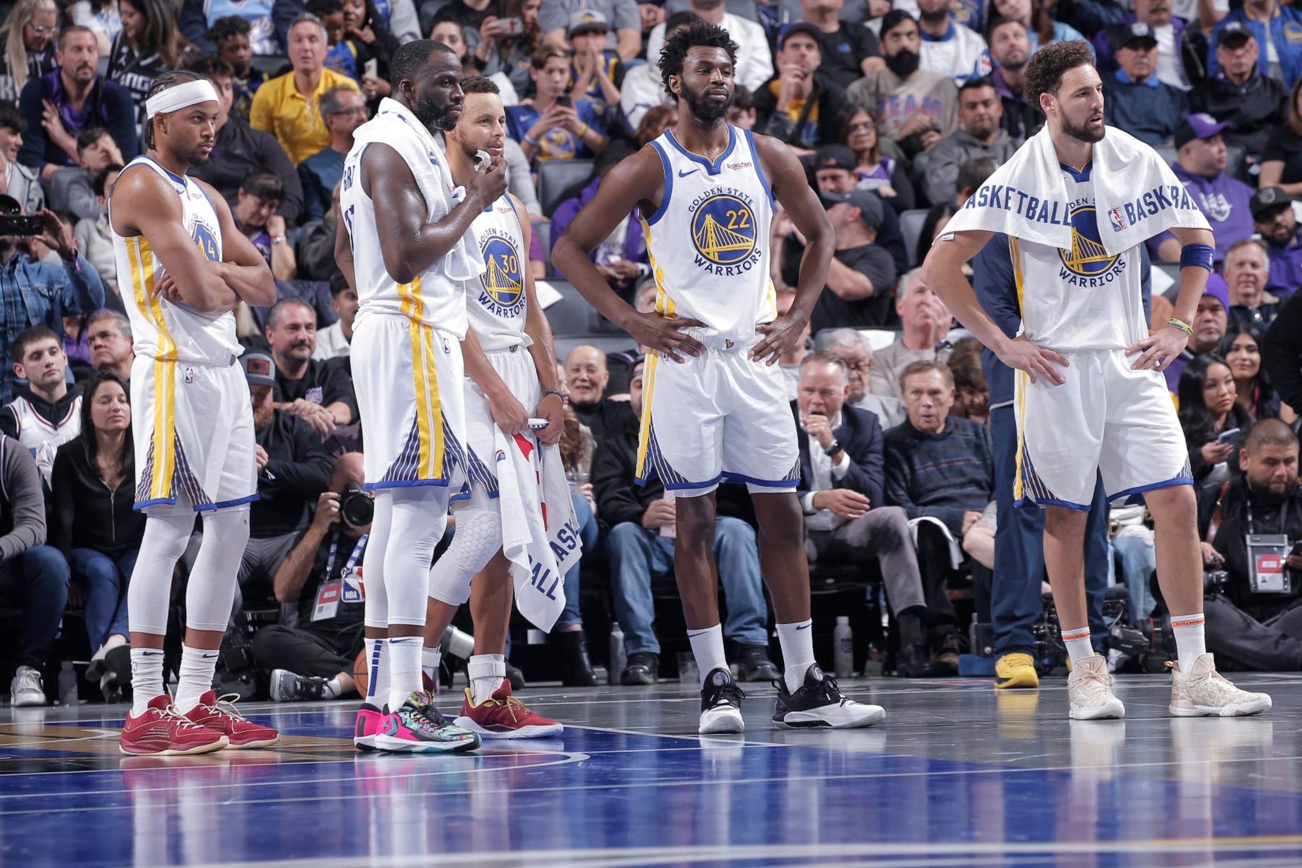 SACRAMENTO, CA - NOVEMBER 28: Moses Moody #4, Draymond Green #23, Stephen Curry #30, Andrew Wiggins #22, and Klay Thompson #11 of the Golden State Warriors look on during the game against the Sacramento Kings during the In-Season Tournament on November 28, 2023 at Golden 1 Center in Sacramento, California. NOTE TO USER: User expressly acknowledges and agrees that, by downloading and or using this photograph, User is consenting to the terms and conditions of the Getty Images Agreement. Mandatory Copyright Notice: Copyright 2023 NBAE (Photo by Rocky Widner/NBAE via Getty Images)