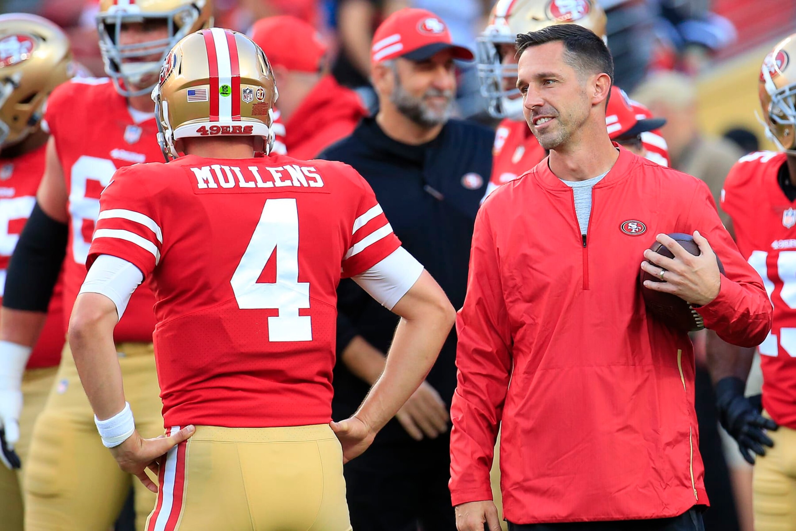 SANTA CLARA, CA - NOVEMBER 01: Head coach Kyle Shanahan speaks with Nick Mullens #4 of the San Francisco 49ers prior to their game against the Oakland Raiders at Levi's Stadium on November 1, 2018 in Santa Clara, California. (Photo by Daniel Shirey/Getty Images)