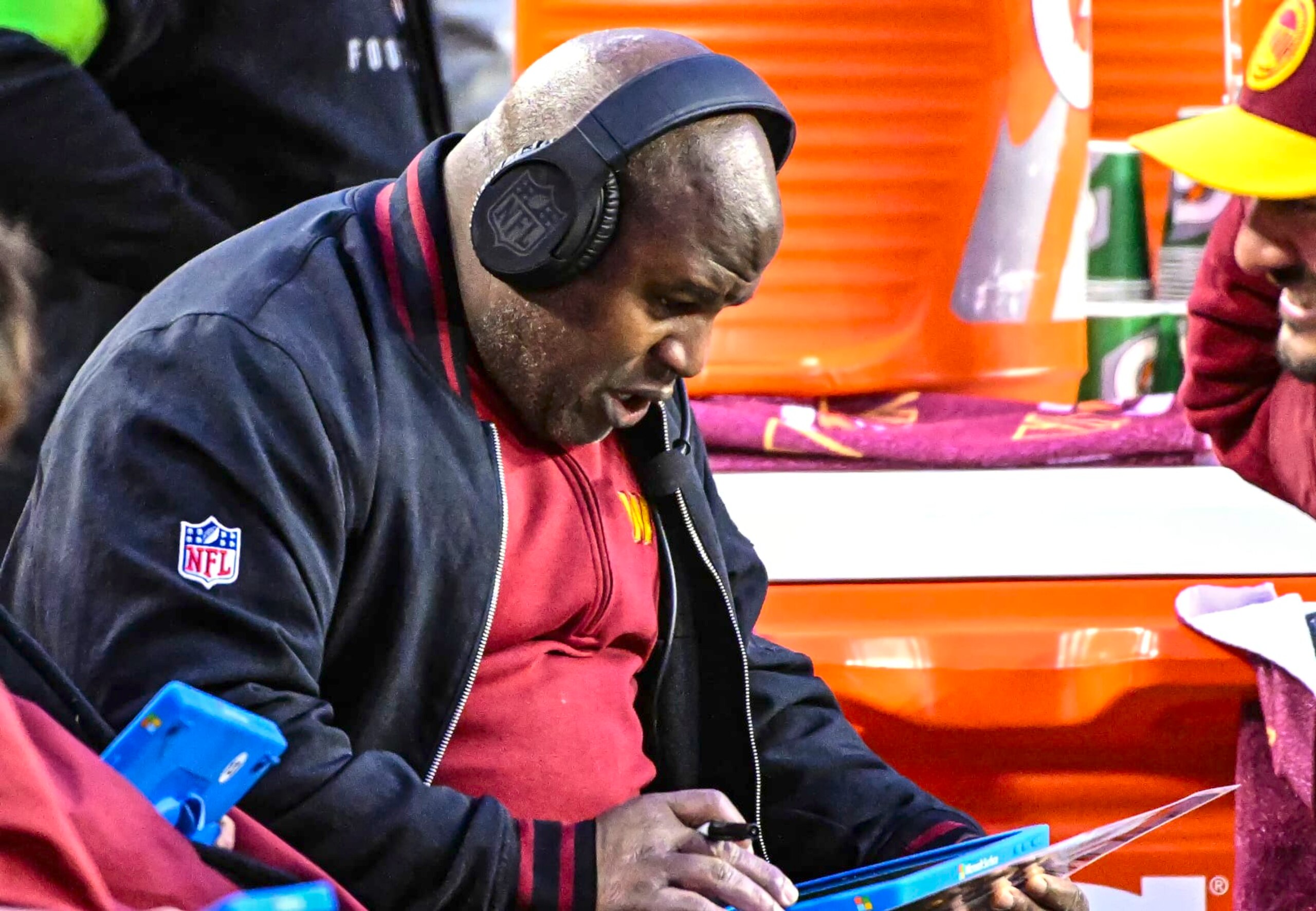 LANDOVER, MD - JANUARY 07: Washington Commanders offensive coordinator, Eric Bieniemy, reviews a play during the NFL game between the Dallas Cowboys and the Washington Commanders on January 7, 2024 at Fed Ex Field in Landover, MD. (Photo by Mark Goldman/Icon Sportswire via Getty Images)