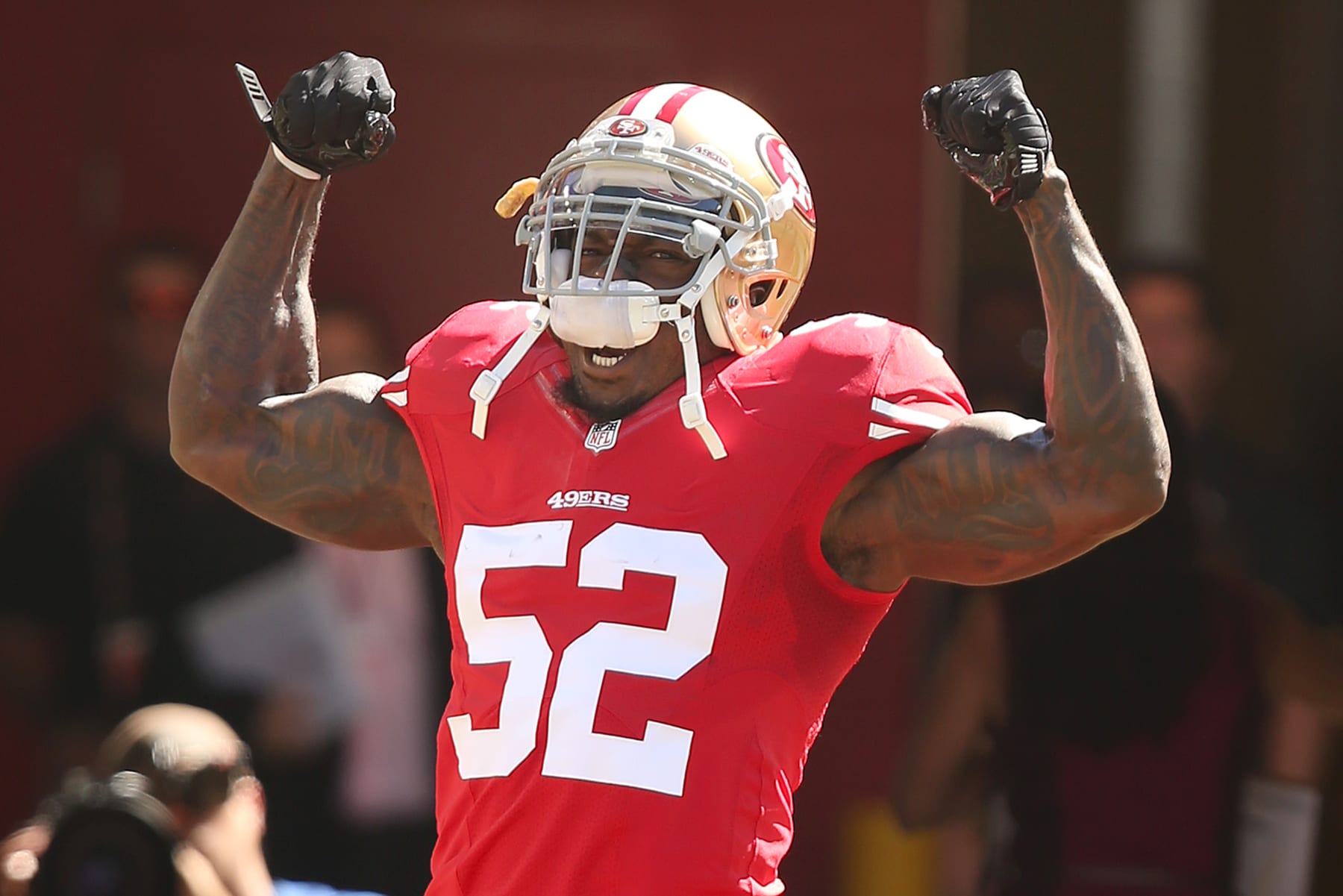 05 October 2014: Patrick Willis of the San Francisco 49ers during an NFL game between the Niners and the Kansas City Chiefs at Levi's Stadium in Santa Clara, CA. The 49ers won the game 22-17. (Photo by Daniel Gluskoter/Icon Sportswire/Corbis/Icon Sportswire via Getty Images)