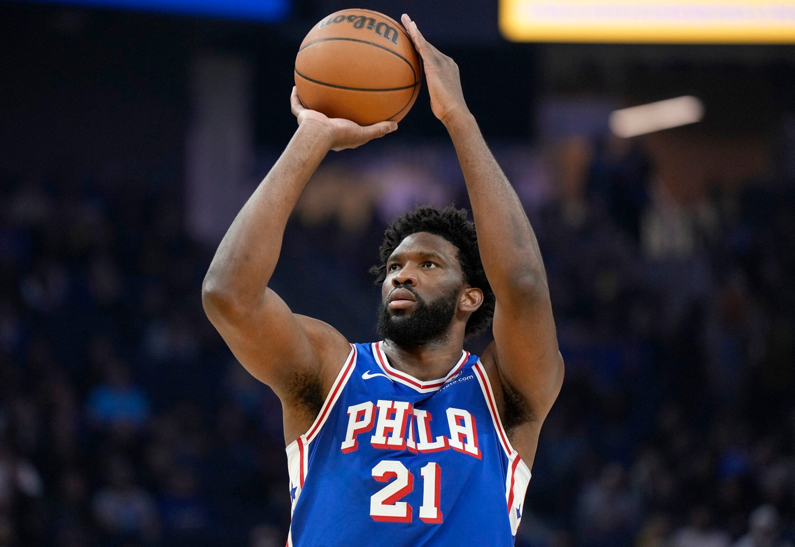 SAN FRANCISCO, CALIFORNIA - JANUARY 30: Joel Embiid #21 of the Philadelphia 76ers shoots a technical foul shot against the Golden State Warriors during the first quarter of an NBA basketball game at Chase Center on January 30, 2024 in San Francisco, California. NOTE TO USER: User expressly acknowledges and agrees that, by downloading and or using this photograph, User is consenting to the terms and conditions of the Getty Images License Agreement. (Photo by Thearon W. Henderson/Getty Images)