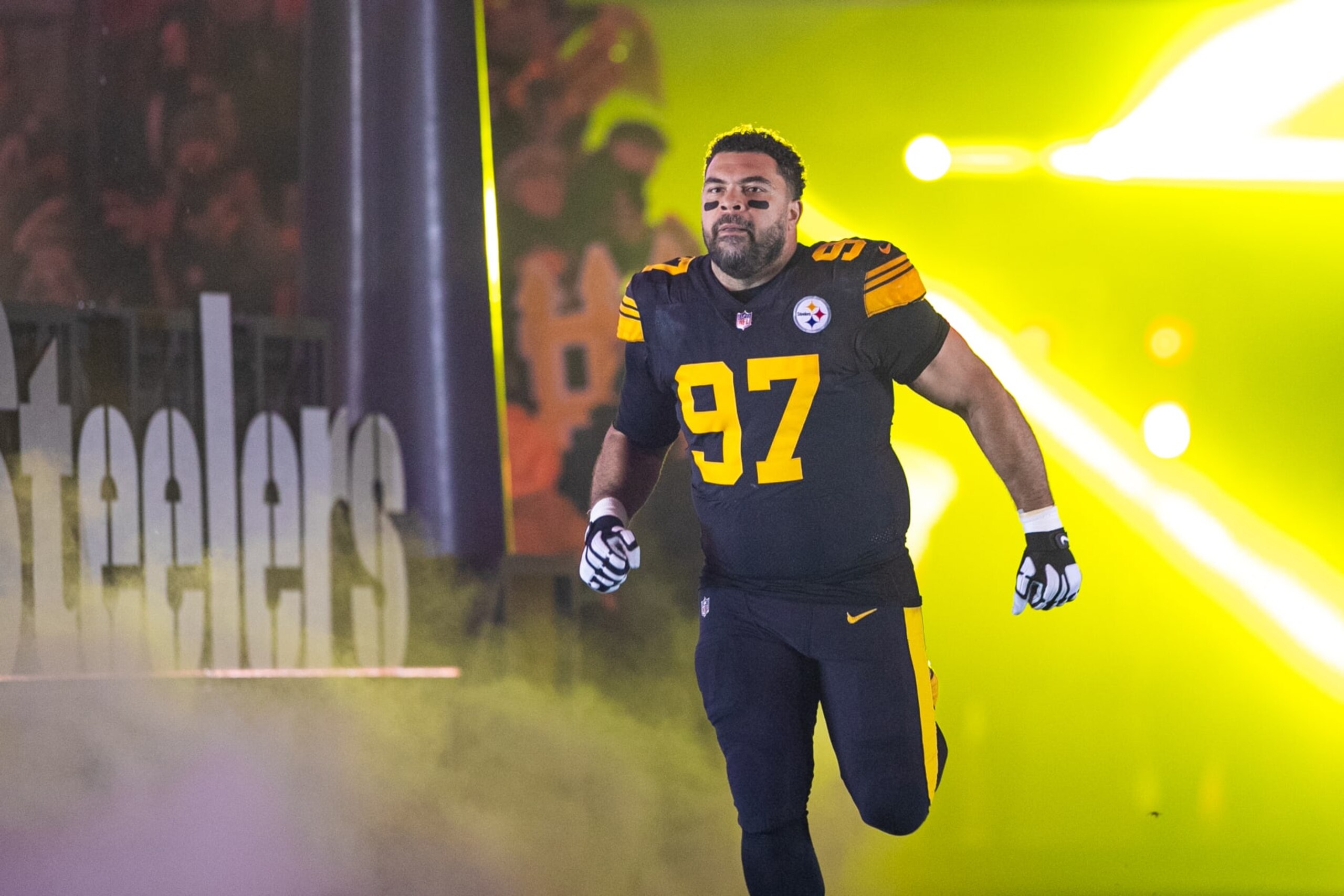 PITTSBURGH, PA - DECEMBER 07: Pittsburgh Steelers defensive tackle Cameron Heyward (97) runs onto the field during the regular season NFL football game between the New England Patriots and Pittsburgh Steelers on December 07, 2023 at Acrisure Stadium in Pittsburgh, PA. (Photo by Mark Alberti/Icon Sportswire via Getty Images) PITTSBURGH, PA - DECEMBER 07: Pittsburgh Steelers defensive tackle Cameron Heyward (97) runs onto the field during the regular season NFL football game between the New England Patriots and Pittsburgh Steelers on December 07, 2023 at Acrisure Stadium in Pittsburgh, PA. (Photo by Mark Alberti/Icon Sportswire via Getty Images)