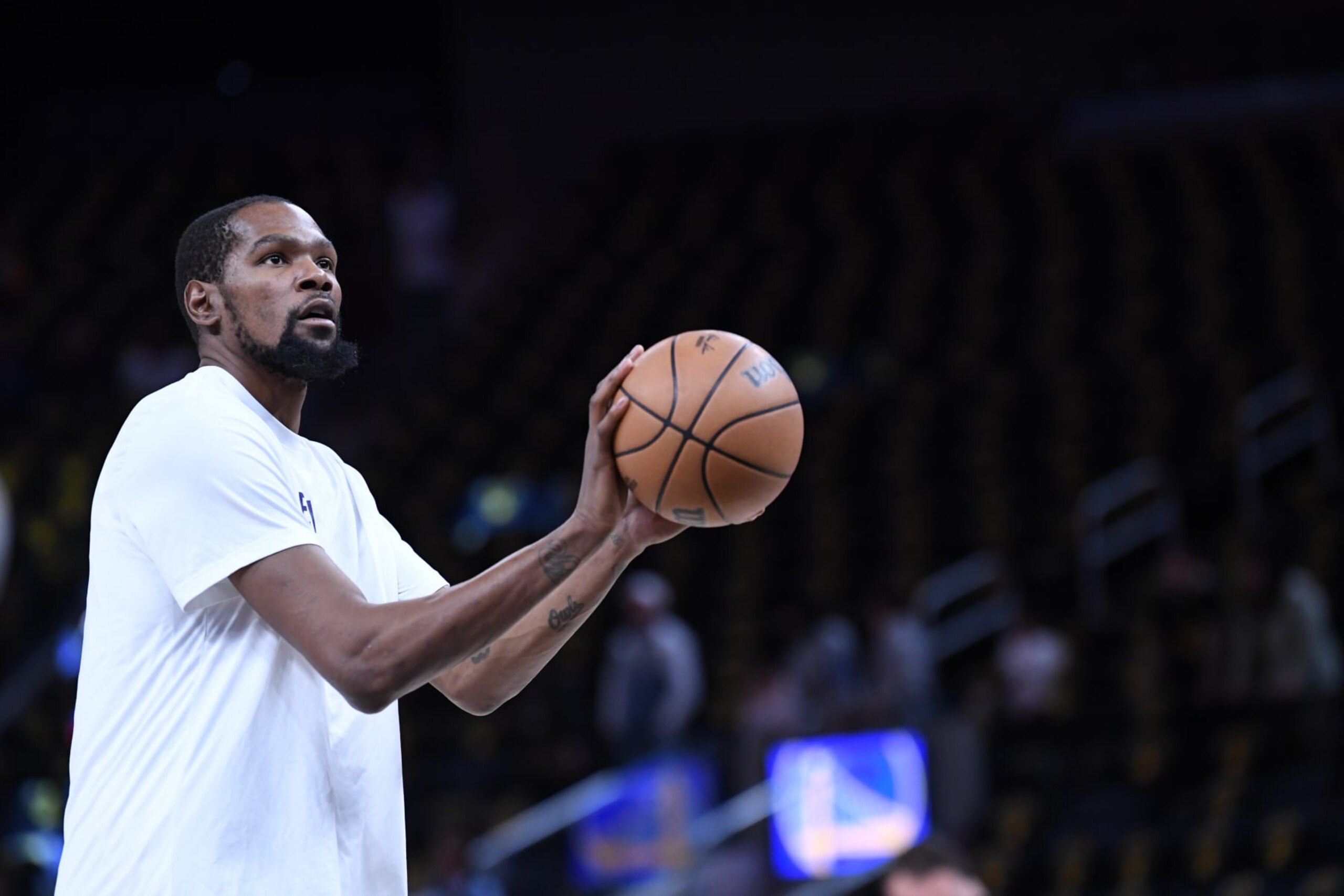 SAN FRANCISCO, CA - FEBRUARY 10: Kevin Durant #35 of the Phoenix Suns warms up before the game against the Golden State Warriors on February 10, 2024 at Chase Center in San Francisco, California. NOTE TO USER: User expressly acknowledges and agrees that, by downloading and or using this photograph, user is consenting to the terms and conditions of Getty Images License Agreement. Mandatory Copyright Notice: Copyright 2024 NBAE (Photo by Noah Graham/NBAE via Getty Images) SAN FRANCISCO, CA - FEBRUARY 10: Kevin Durant #35 of the Phoenix Suns warms up before the game against the Golden State Warriors on February 10, 2024 at Chase Center in San Francisco, California. NOTE TO USER: User expressly acknowledges and agrees that, by downloading and or using this photograph, user is consenting to the terms and conditions of Getty Images License Agreement. Mandatory Copyright Notice: Copyright 2024 NBAE (Photo by Noah Graham/NBAE via Getty Images)