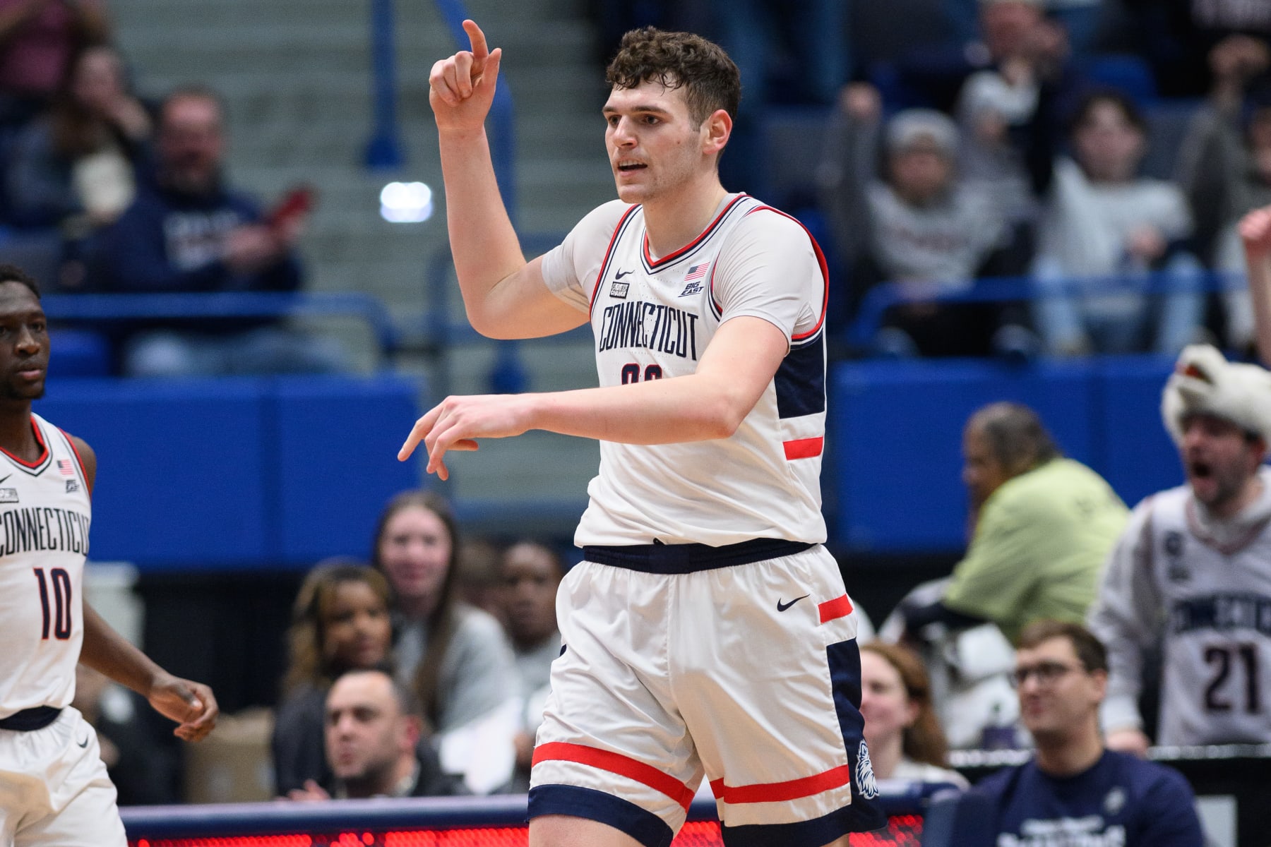 Connecticut's Donovan Clingan