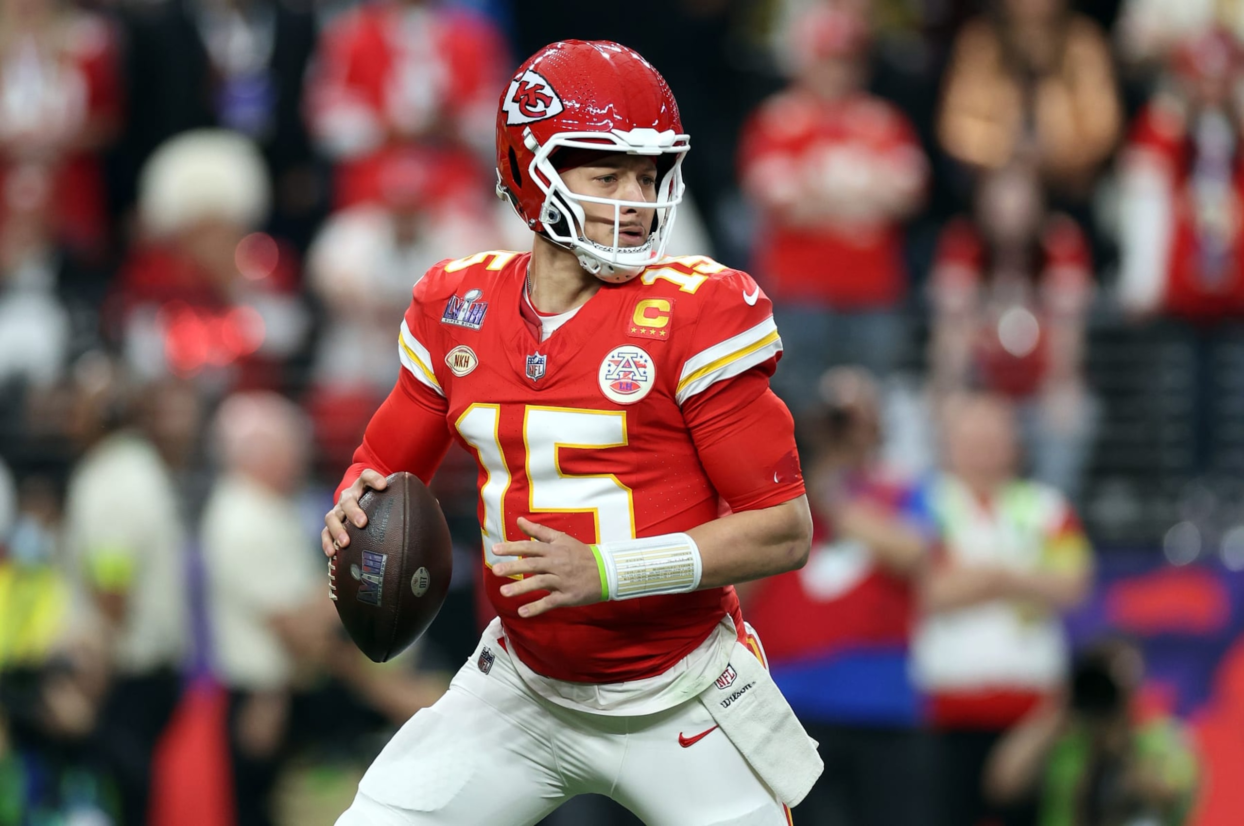 LAS VEGAS, NEVADA - FEBRUARY 11: Patrick Mahomes #15 of the Kansas City Chiefs looks to pass in the first quarter against the San Francisco 49ers during Super Bowl LVIII at Allegiant Stadium on February 11, 2024 in Las Vegas, Nevada. (Photo by Ezra Shaw/Getty Images)