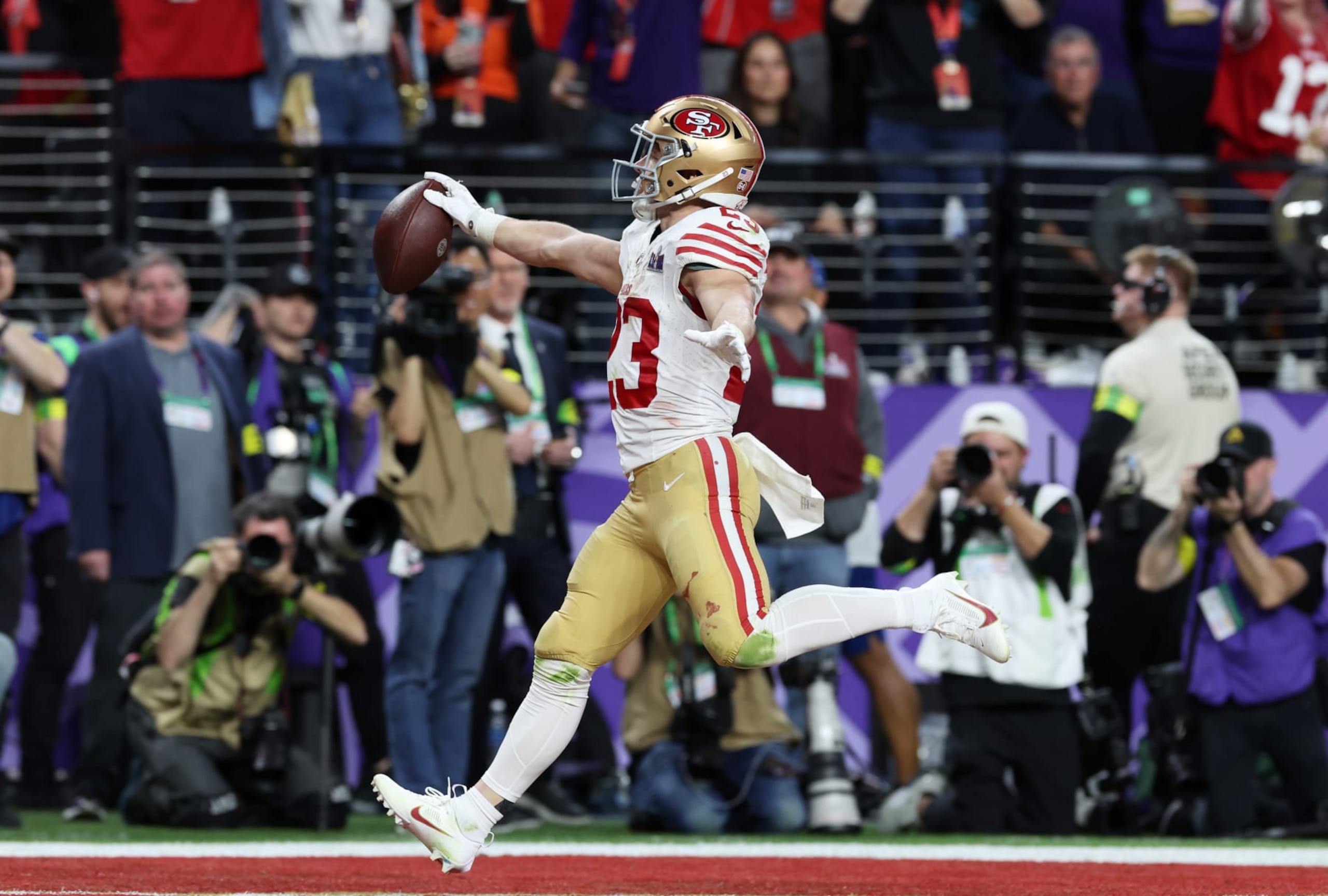 LAS VEGAS, NEVADA - FEBRUARY 11: Christian McCaffrey #23 of the San Francisco 49ers scores a touchdown on a pass by Jauan Jennings #15  in the second quarter against the Kansas City Chiefs during Super Bowl LVIII at Allegiant Stadium on February 11, 2024 in Las Vegas, Nevada. (Photo by Jamie Squire/Getty Images)
