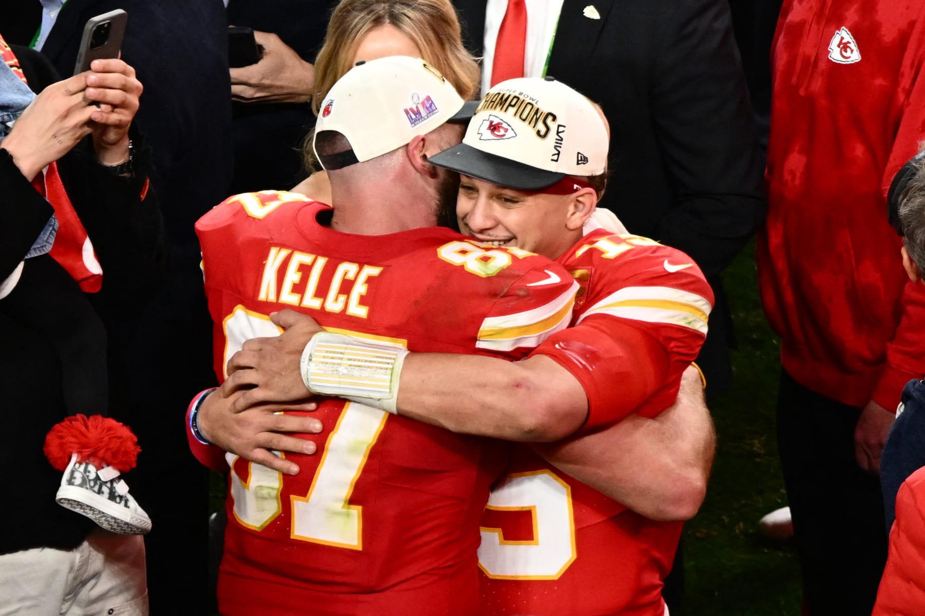 Chiefs tight end Travis Kelce (left) and quarterback Patrick Mahomes (right)