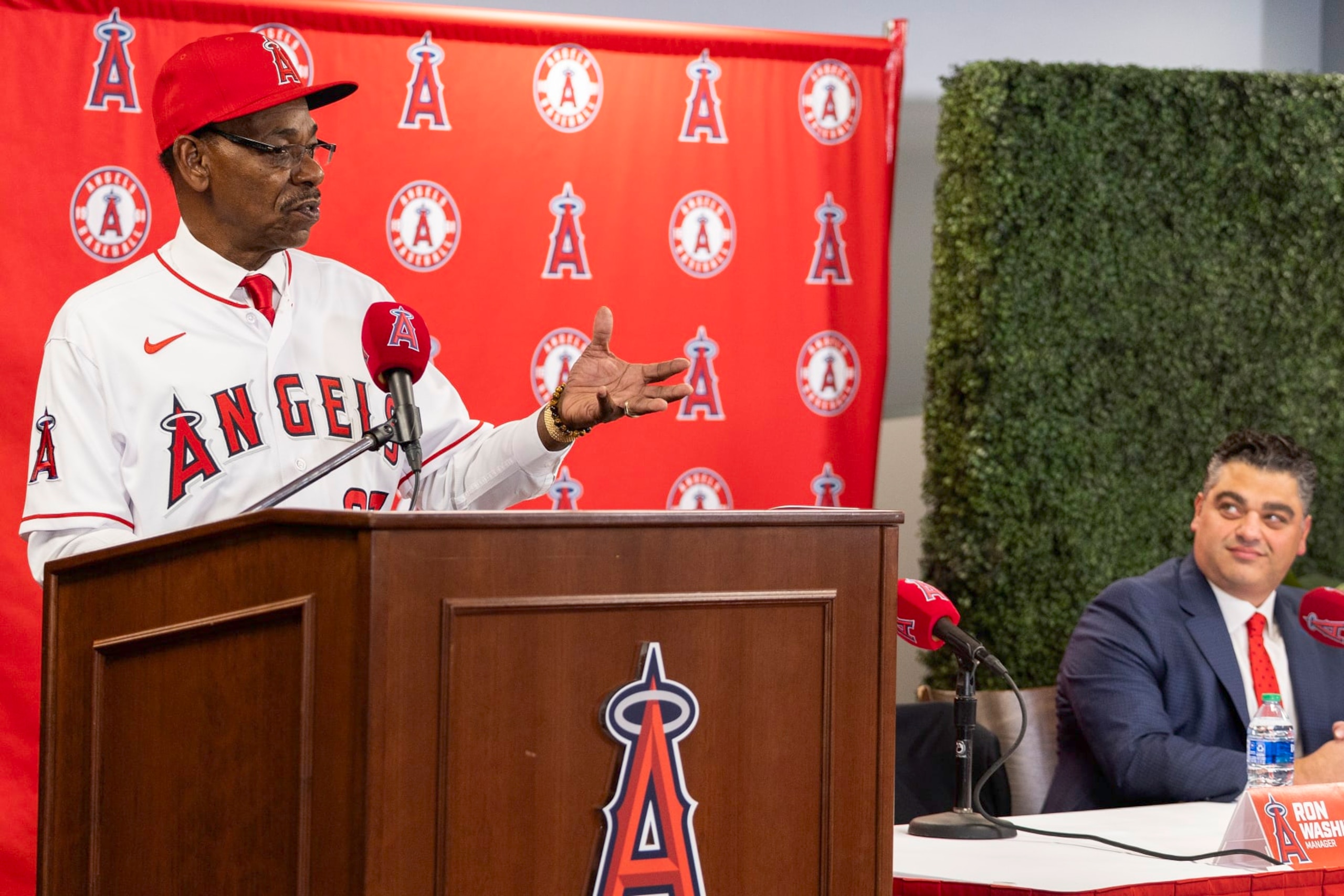 Ron Washington (L) and Perry Minasian (R) Ron Washington (L) and Perry Minasian (R)