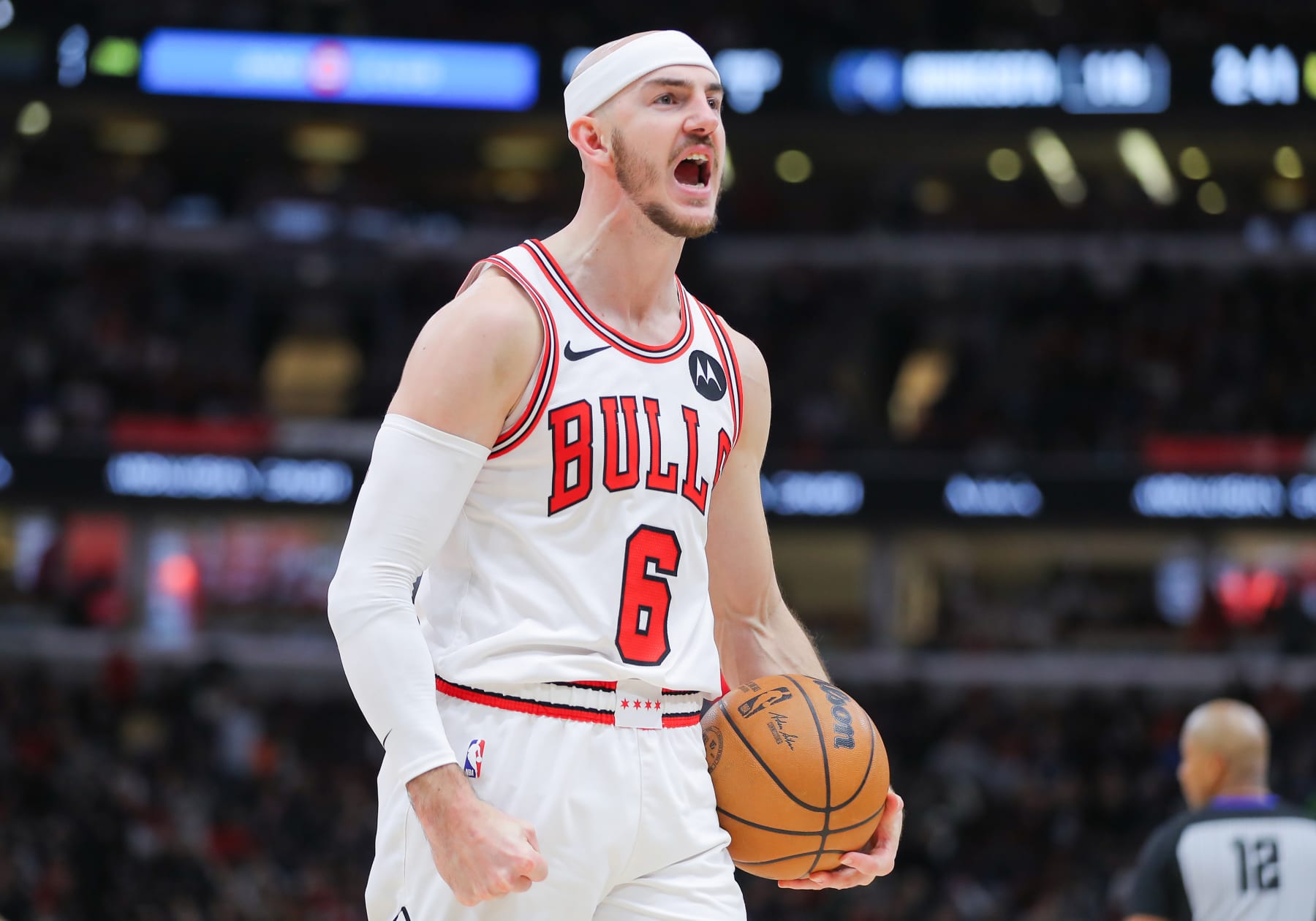 CHICAGO, IL - FEBRUARY 06: Alex Caruso #6 of the Chicago Bulls reacts during the second half against the Minnesota Timberwolves at the United Center on February 6, 2024 in Chicago, Illinois. (Photo by Melissa Tamez/Icon Sportswire via Getty Images)