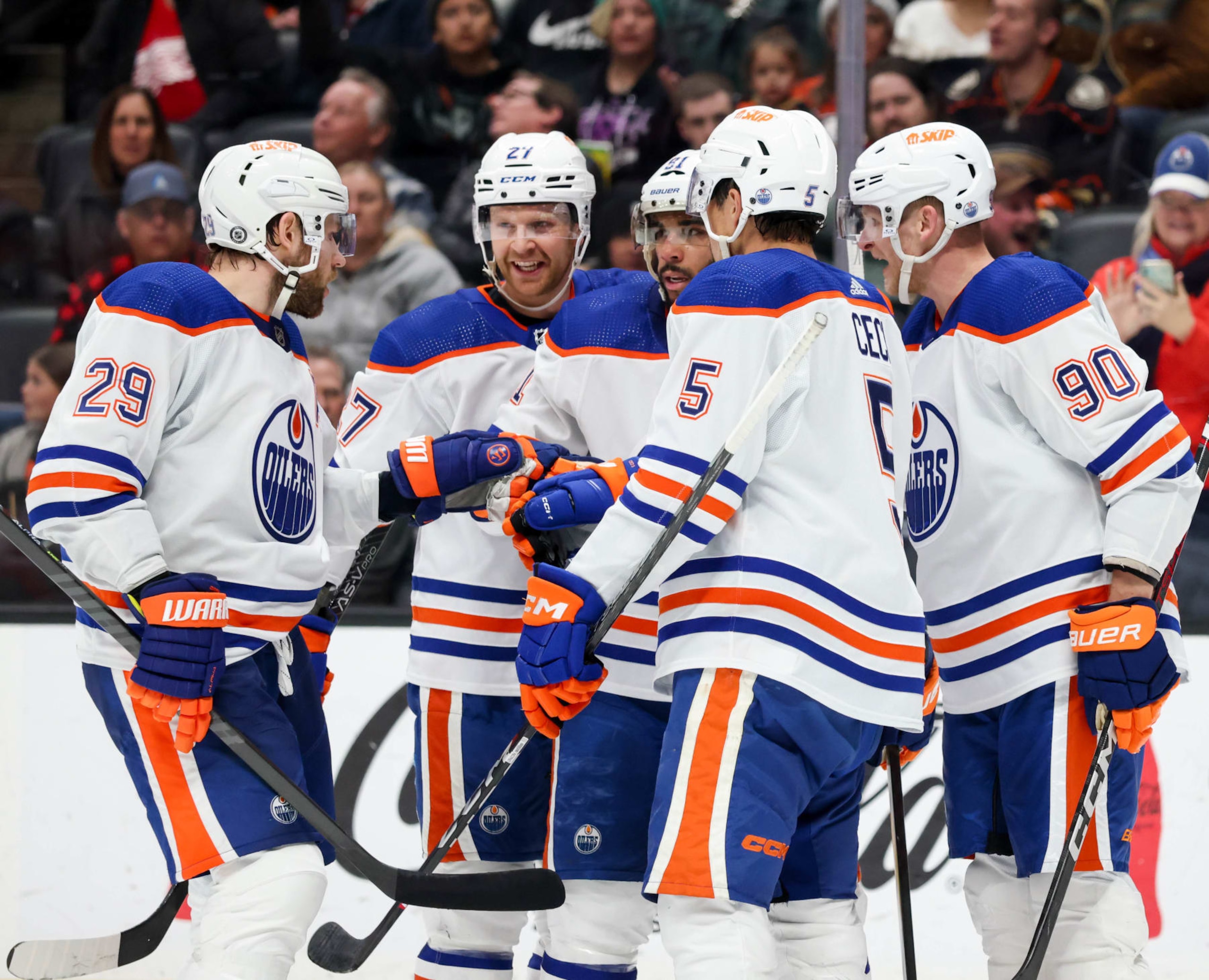 ANAHEIM, CA - FEBRUARY 9: Evander Kane #91 of the Edmonton Oilers celebrates his goal with teammates during the second period against the Anaheim Ducks at Honda Center on February 9, 2024 in Anaheim, California. (Photo by Debora Robinson/NHLI via Getty Images) ANAHEIM, CA - FEBRUARY 9: Evander Kane #91 of the Edmonton Oilers celebrates his goal with teammates during the second period against the Anaheim Ducks at Honda Center on February 9, 2024 in Anaheim, California. (Photo by Debora Robinson/NHLI via Getty Images)