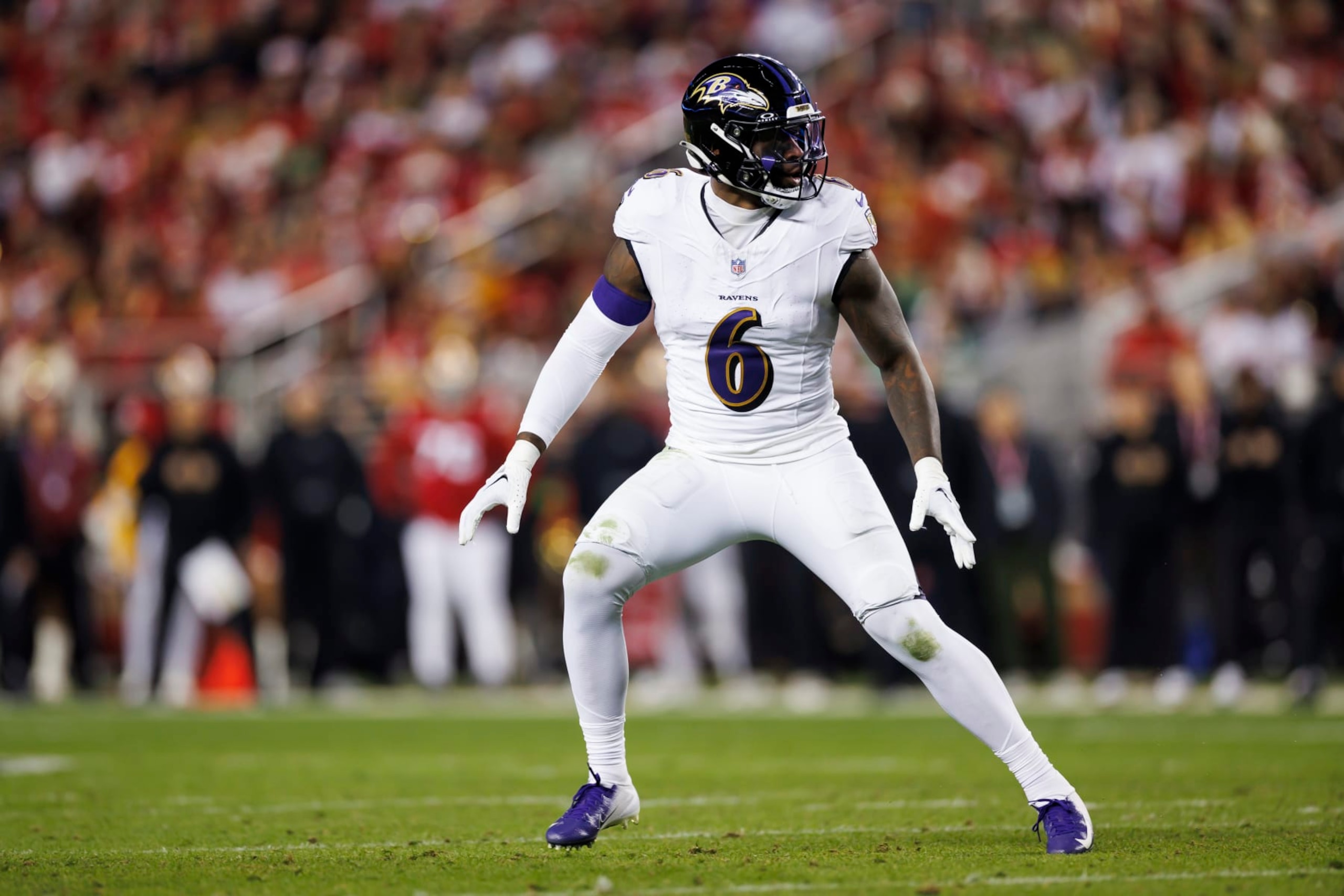 SANTA CLARA, CALIFORNIA - DECEMBER 25: Patrick Queen #6 of the Baltimore Ravens defends in coverage during an NFL football game against the San Francisco 49ers at Levi's Stadium on December 25, 2023 in Santa Clara, California. (Photo by Ryan Kang/Getty Images)