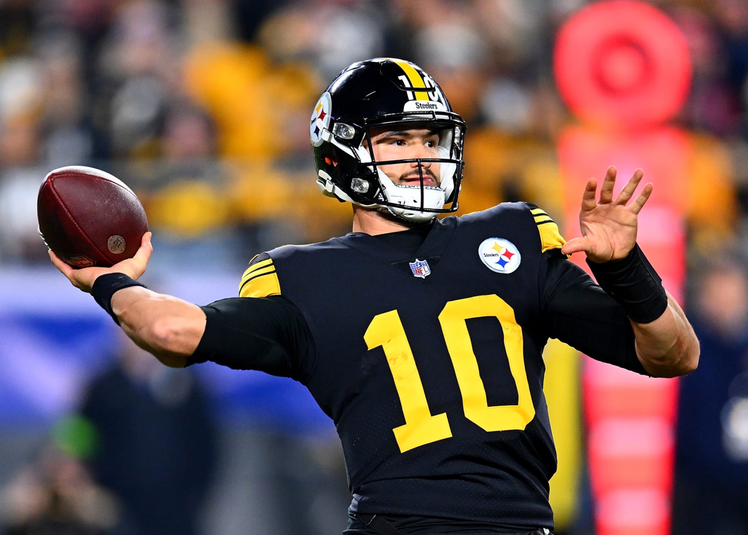 PITTSBURGH, PENNSYLVANIA - DECEMBER 7:  Mitch Trubisky #10 of the Pittsburgh Steelers in action during the game against the New England Patriots at Acrisure Stadium on December 7, 2023 in Pittsburgh, Pennsylvania. (Photo by Joe Sargent/Getty Images)