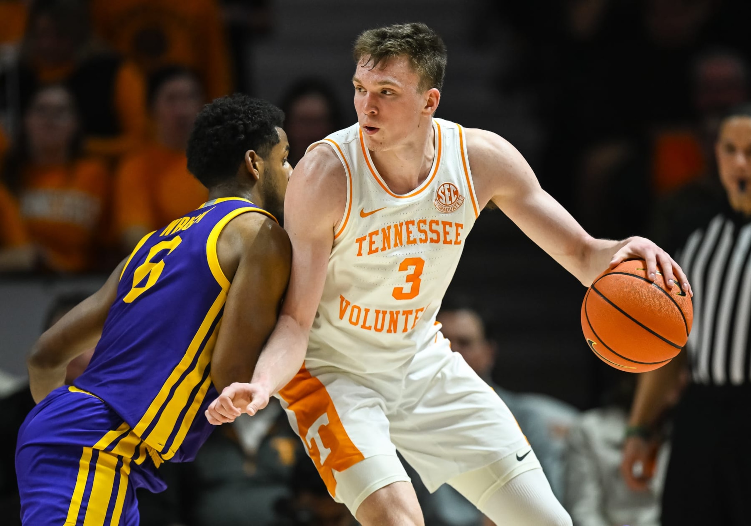 KNOXVILLE, TN - FEBRUARY 07: Tennessee Volunteers guard Dalton Knecht (3) controls the ball against LSU Tigers guard Jordan Wright (6) during the college basketball game between the Tennessee Volunteers and the LSU Tigers on February 7, 2024, at Food City Center in Knoxville, TN. (Photo by Bryan Lynn/Icon Sportswire via Getty Images) KNOXVILLE, TN - FEBRUARY 07: Tennessee Volunteers guard Dalton Knecht (3) controls the ball against LSU Tigers guard Jordan Wright (6) during the college basketball game between the Tennessee Volunteers and the LSU Tigers on February 7, 2024, at Food City Center in Knoxville, TN. (Photo by Bryan Lynn/Icon Sportswire via Getty Images)