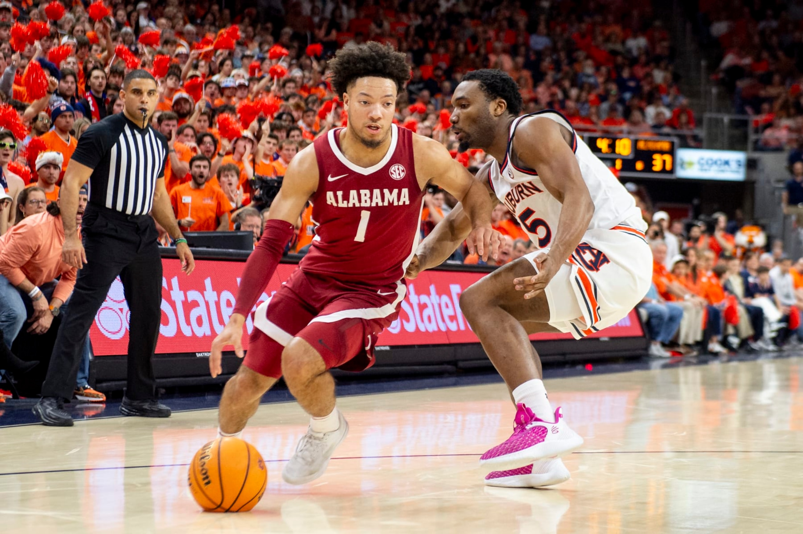 AUBURN, ALABAMA - FEBRUARY 07: Mark Sears #1 of the Alabama Crimson Tide looks to maneuver the ball by Chris Moore #5 of the Auburn Tigers during the first half of play at Neville Arena on February 07, 2024 in Auburn, Alabama. (Photo by Michael Chang/Getty Images) AUBURN, ALABAMA - FEBRUARY 07: Mark Sears #1 of the Alabama Crimson Tide looks to maneuver the ball by Chris Moore #5 of the Auburn Tigers during the first half of play at Neville Arena on February 07, 2024 in Auburn, Alabama. (Photo by Michael Chang/Getty Images)