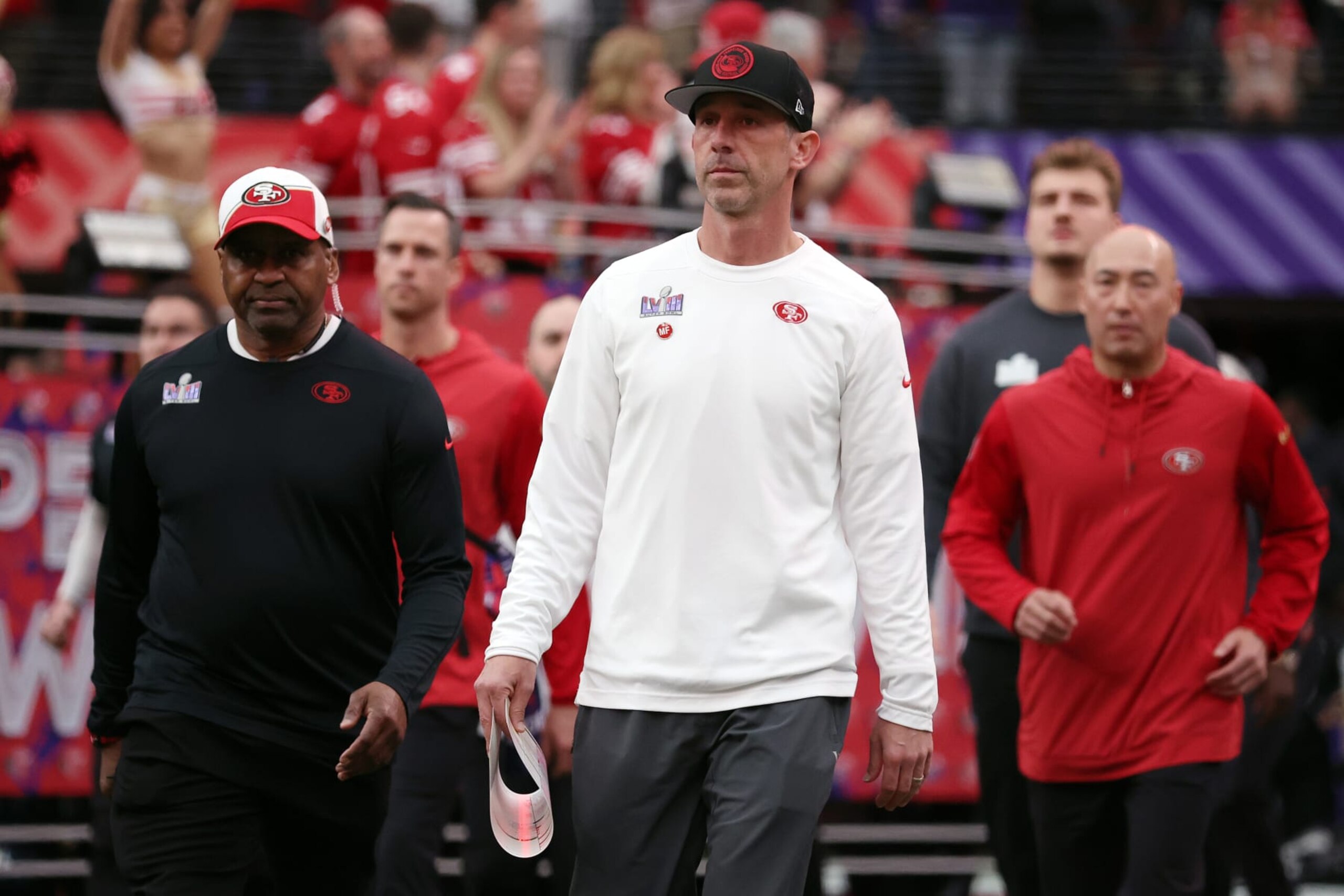 LAS VEGAS, NEVADA - FEBRUARY 11: Head coach Kyle Shanahan of the San Francisco 49ers looks on prior to Super Bowl LVIII against the Kansas City Chiefs at Allegiant Stadium on February 11, 2024 in Las Vegas, Nevada. (Photo by Ezra Shaw/Getty Images) LAS VEGAS, NEVADA - FEBRUARY 11: Head coach Kyle Shanahan of the San Francisco 49ers looks on prior to Super Bowl LVIII against the Kansas City Chiefs at Allegiant Stadium on February 11, 2024 in Las Vegas, Nevada. (Photo by Ezra Shaw/Getty Images)