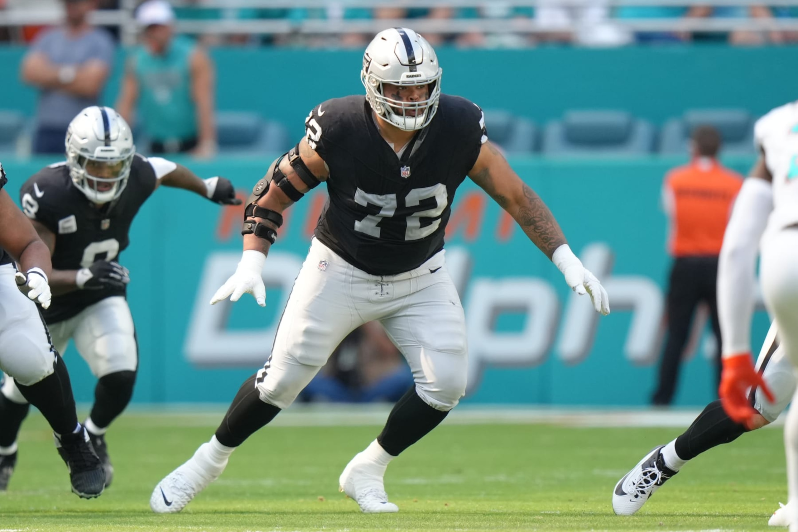 MIAMI GARDENS, FL - NOVEMBER 19: Las Vegas Raiders guard Jermaine Eluemunor (72) run blocks during the game between the Las Vegas Raiders and the Miami Dolphins on Sunday, November 19, 2023 at Hard Rock Stadium, Miami, Fla. (Photo by Peter Joneleit/Icon Sportswire via Getty Images)