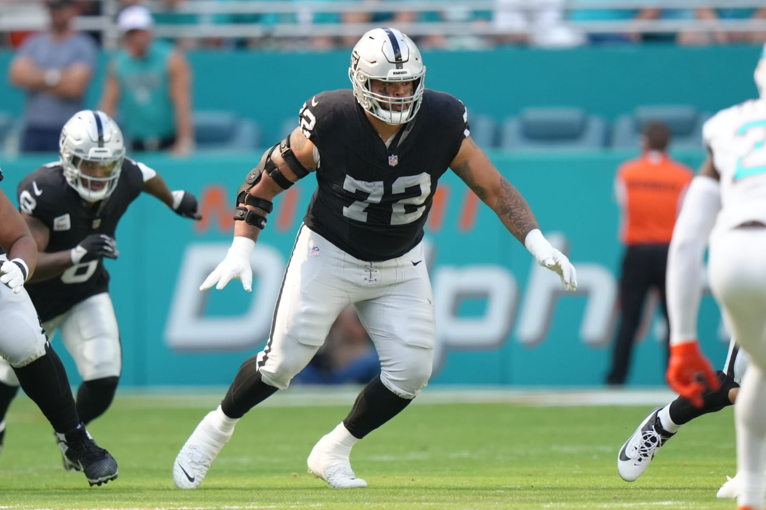MIAMI GARDENS, FL - NOVEMBER 19: Las Vegas Raiders guard Jermaine Eluemunor (72) run blocks during the game between the Las Vegas Raiders and the Miami Dolphins on Sunday, November 19, 2023 at Hard Rock Stadium, Miami, Fla. (Photo by Peter Joneleit/Icon Sportswire via Getty Images) MIAMI GARDENS, FL - NOVEMBER 19: Las Vegas Raiders guard Jermaine Eluemunor (72) run blocks during the game between the Las Vegas Raiders and the Miami Dolphins on Sunday, November 19, 2023 at Hard Rock Stadium, Miami, Fla. (Photo by Peter Joneleit/Icon Sportswire via Getty Images)