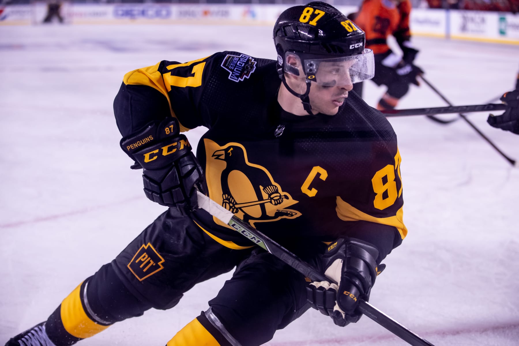 PHILADELPHIA, PA - FEBRUARY 23: Pittsburgh Penguins forward Sidney Crosby (87) goes after a loose puck during the Stadium Series game between the Pittsburgh Penguins and the Philadelphia Flyers on February 23, 2019 at the Lincoln Financial Field in Philadelphia, PA. (Photo by John McCreary/Icon Sportswire via Getty Images)