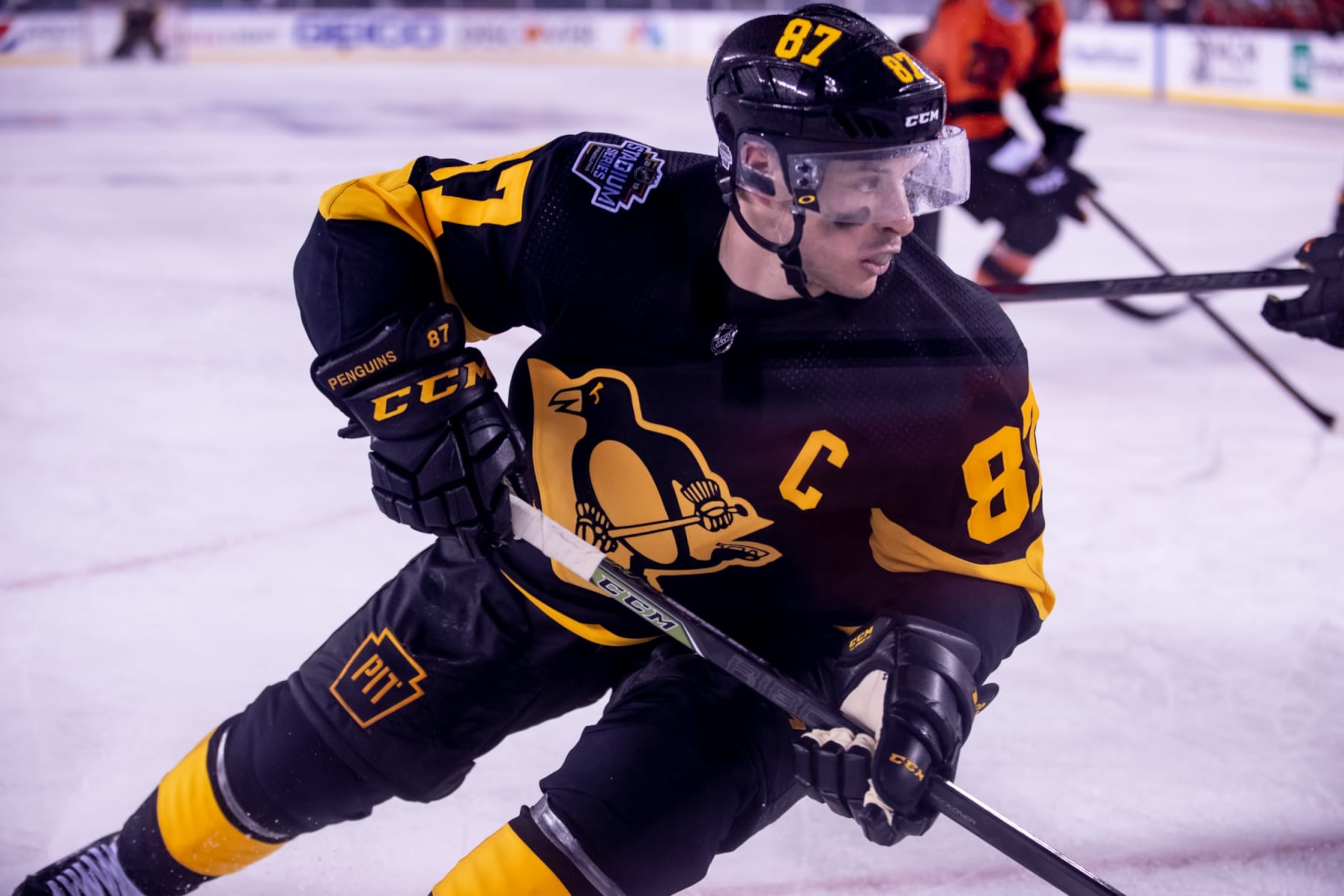 PHILADELPHIA, PA - FEBRUARY 23: Pittsburgh Penguins forward Sidney Crosby (87) goes after a loose puck during the Stadium Series game between the Pittsburgh Penguins and the Philadelphia Flyers on February 23, 2019 at the Lincoln Financial Field in Philadelphia, PA. (Photo by John McCreary/Icon Sportswire via Getty Images) PHILADELPHIA, PA - FEBRUARY 23: Pittsburgh Penguins forward Sidney Crosby (87) goes after a loose puck during the Stadium Series game between the Pittsburgh Penguins and the Philadelphia Flyers on February 23, 2019 at the Lincoln Financial Field in Philadelphia, PA. (Photo by John McCreary/Icon Sportswire via Getty Images)