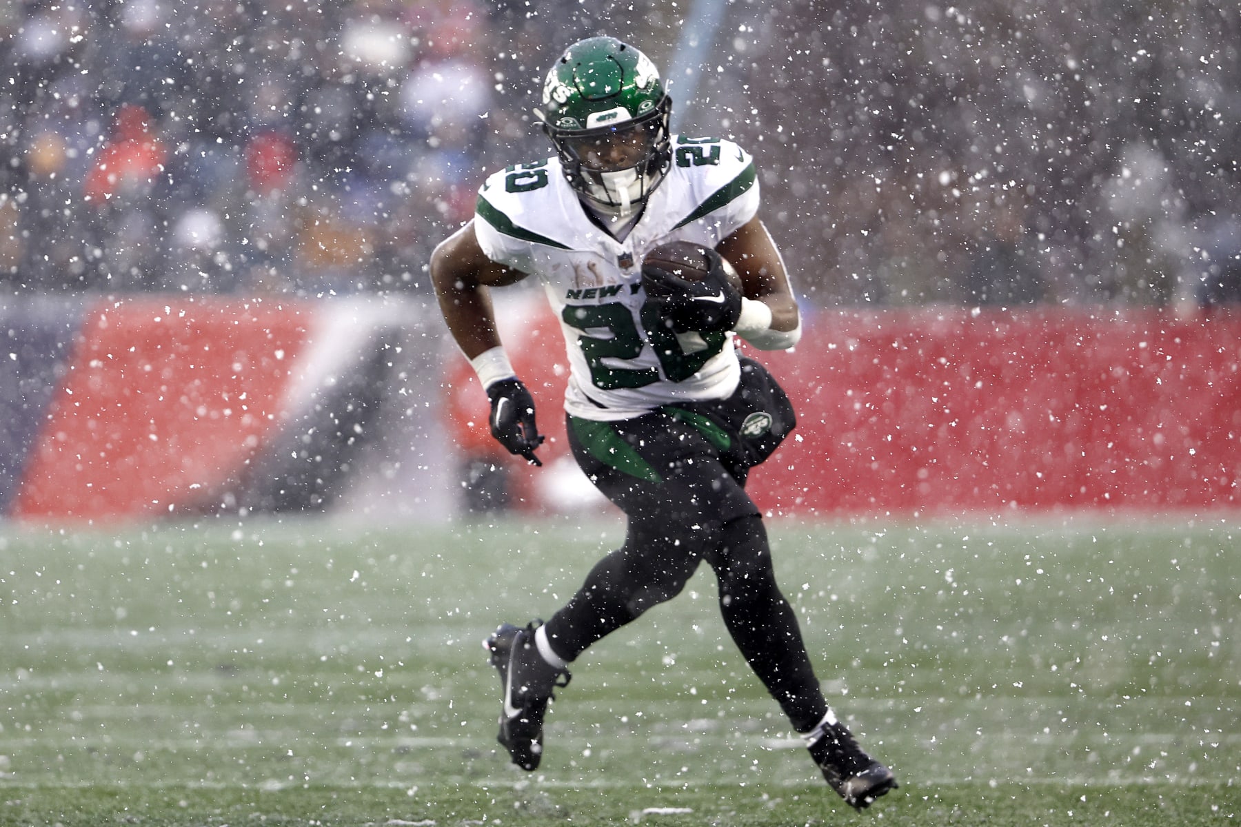 FOXBOROUGH, MASSACHUSETTS - JANUARY 07: Breece Hall #20 of the New York Jets runs the ball in the first half at Gillette Stadium on January 07, 2024 in Foxborough, Massachusetts. (Photo by Winslow Townson/Getty Images)