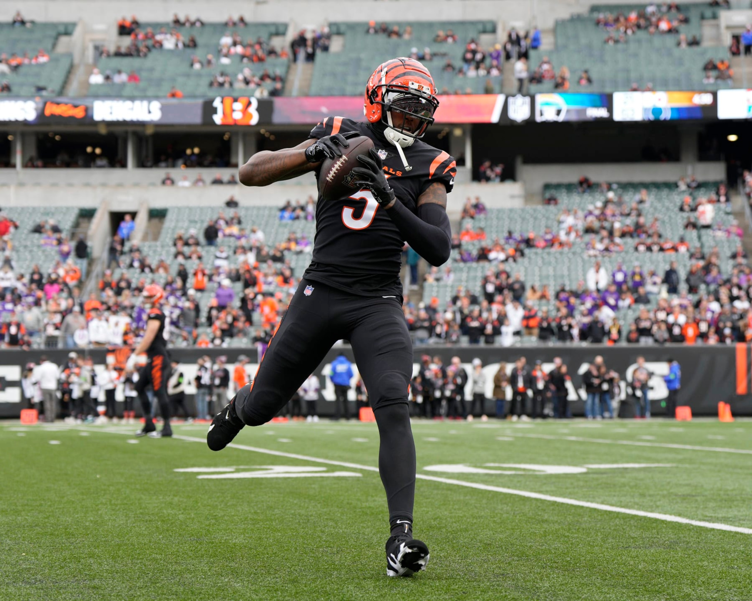 CINCINNATI, OHIO - DECEMBER 16: Tee Higgins #5 of the Cincinnati Bengals warms up prior to a NFL football game against the Minnesota Vikings at Paycor Stadium on December 16, 2023 in Cincinnati, Ohio. (Photo by Jeff Dean/Getty Images)