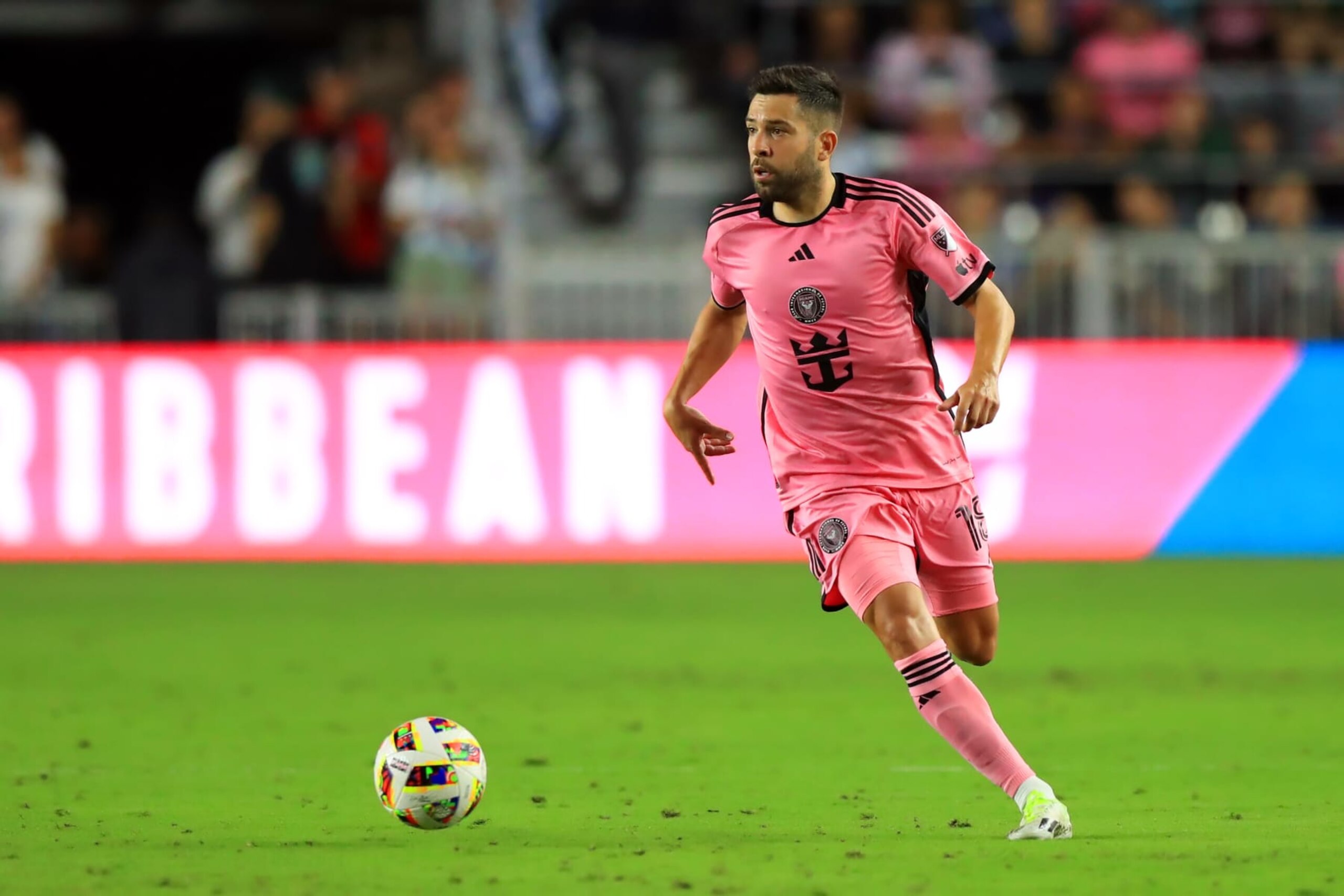 FORT LAUDERDALE, FL - FEBRUARY 15: Inter Miami Defender Jordi Alba (18) controls the ball during the preseason match between Inter Miami CF vs Newell's Old Boys on February 15, 2024 at DRV PNK Stadium in Fort Lauderdale, Florida. (Photo by Cliff Welch/Icon Sportswire via Getty Images) FORT LAUDERDALE, FL - FEBRUARY 15: Inter Miami Defender Jordi Alba (18) controls the ball during the preseason match between Inter Miami CF vs Newell's Old Boys on February 15, 2024 at DRV PNK Stadium in Fort Lauderdale, Florida. (Photo by Cliff Welch/Icon Sportswire via Getty Images)