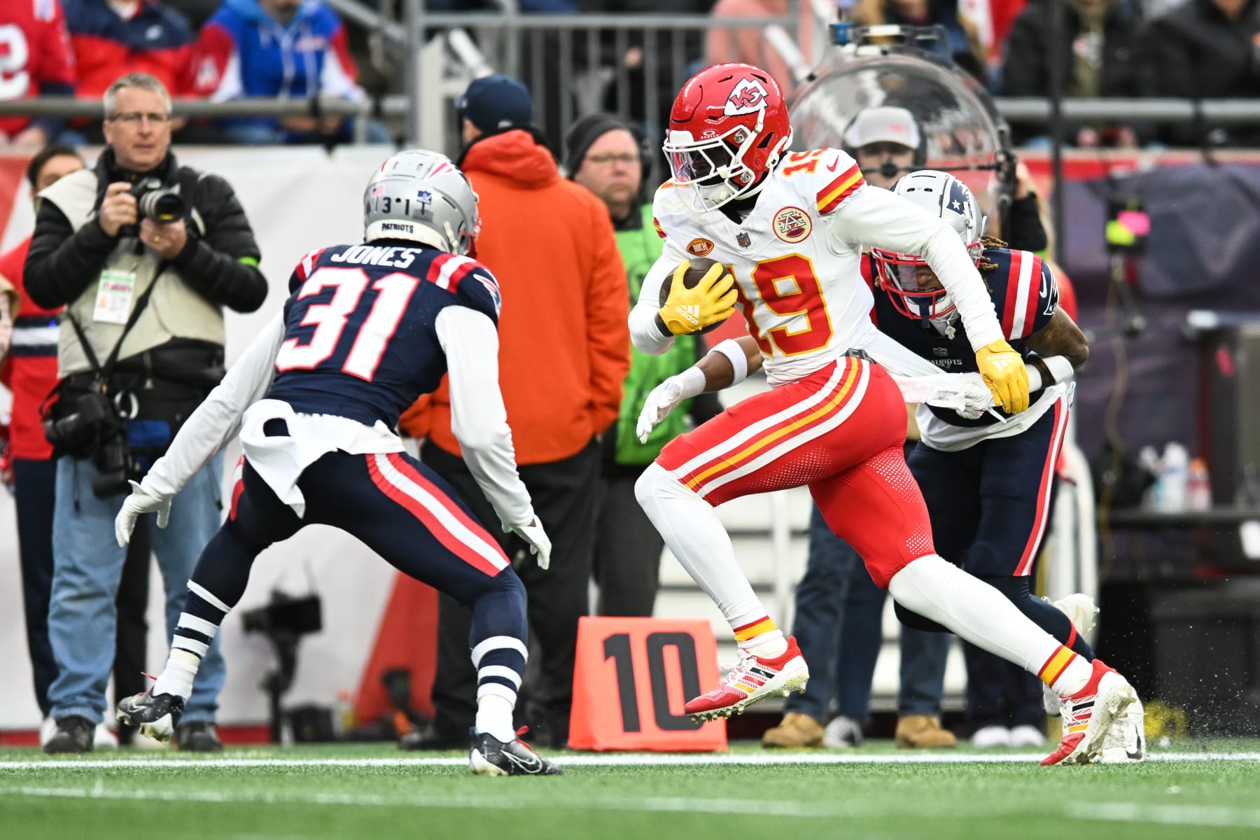 FOXBORO, MA - DECEMBER 17: Kadarius Toney #19 of the Kansas City Chiefs runs with the football during the first half against the New England Patriots at Gillette Stadium on December 17, 2023 in Foxboro, Massachusetts. (Photo by Kathryn Riley/Getty Images)