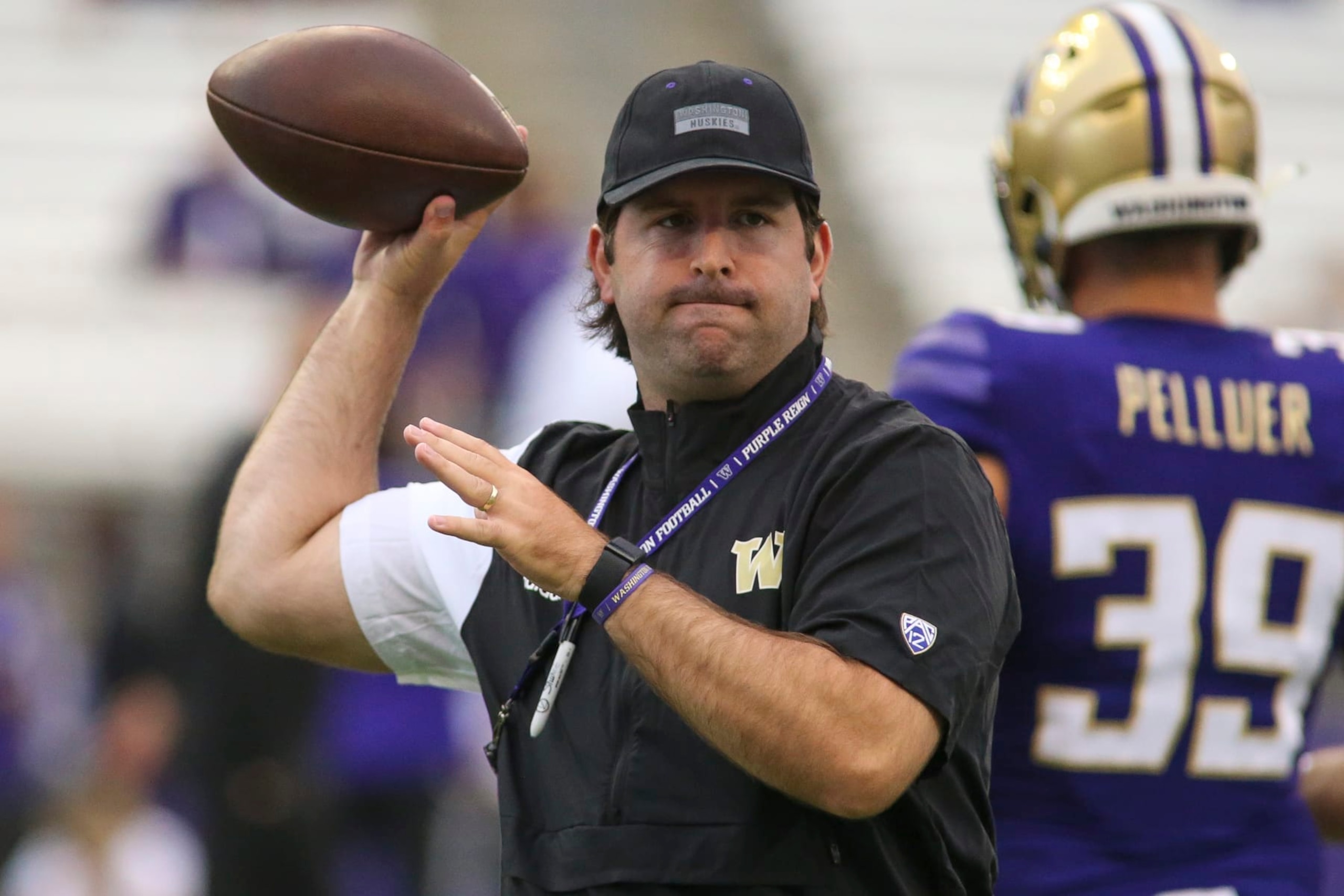 SEATTLE, WA - SEPTEMBER 03: Washington Huskies tight end coach Nick Sheridan runs warm up drills before a college football game between the Kent State Golden Flashes and the Washington Huskies on September 03, 2022, at Husky Stadium in Seattle, WA.(Photo by Jacob Snow/Icon Sportswire via Getty Images)