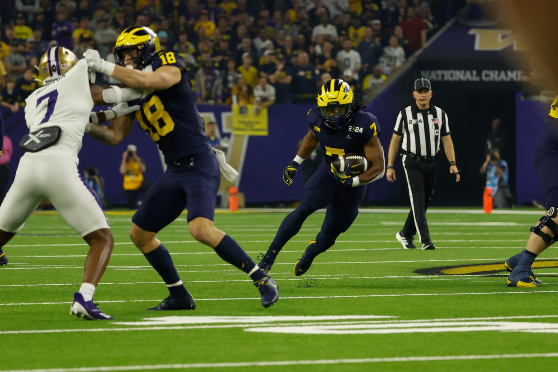 HOUSTON, TX - JANUARY 08: Michigan Wolverines running back Donovan Edwards (7) cuts through a hole and runs for a second touchdown during the CFP National Championship game Michigan Wolverines and Washington Huskies on January 8, 2024, at NRG Stadium in Houston, Texas. (Photo by David Buono/Icon Sportswire via Getty Images)