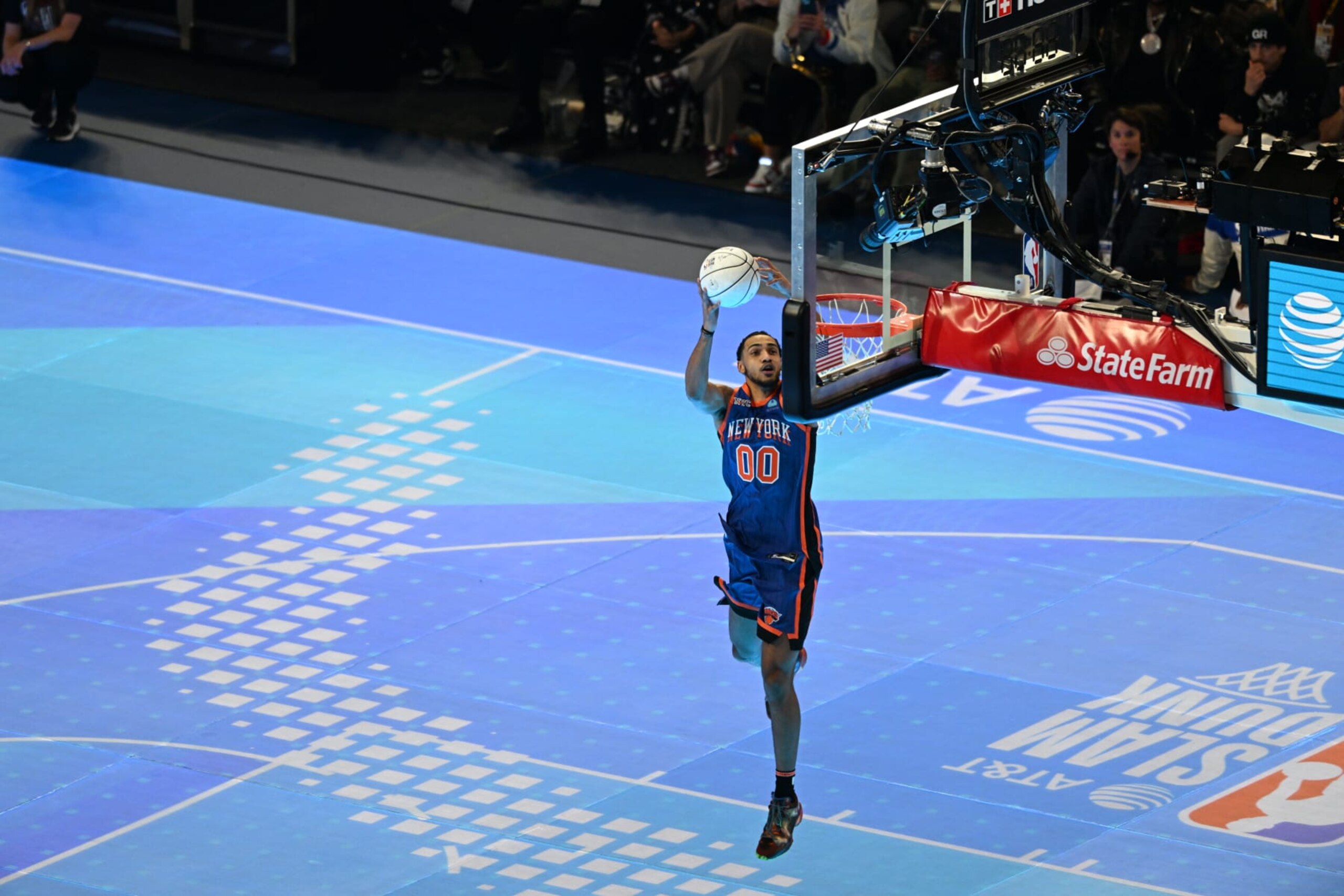 INDIANAPOLIS, IN - FEBRUARY 17: Jacob Toppin #00 of the New York Knicks dunks the ball during the AT&T Slam Dunk Contest as a part of State Farm All-Star Saturday Night on Saturday, February 17, 2024 at Lucas Oil Stadium in Indianapolis, Indiana. NOTE TO USER: User expressly acknowledges and agrees that, by downloading and/or using this Photograph, user is consenting to the terms and conditions of the Getty Images License Agreement. Mandatory Copyright Notice: Copyright 2024 NBAE (Photo by Doug McSchooler/NBAE via Getty Images)