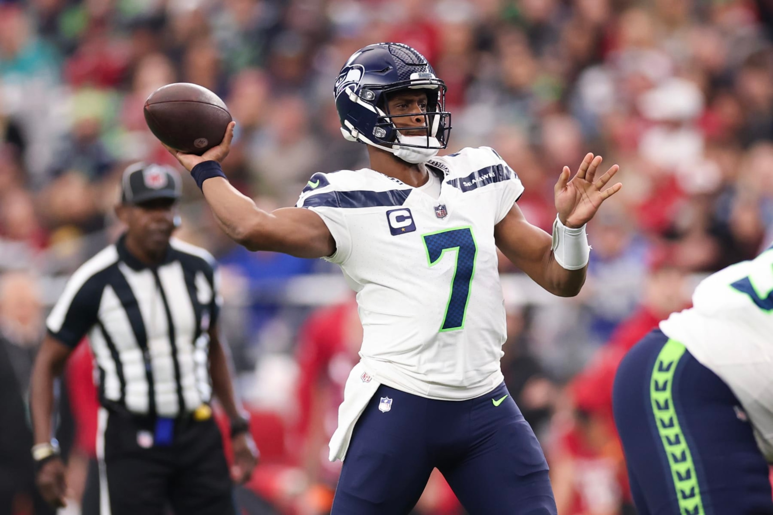 GLENDALE, ARIZONA - JANUARY 07: Geno Smith #7 of the Seattle Seahawks throws a pass during the second quarter against the Arizona Cardinals at State Farm Stadium on January 07, 2024 in Glendale, Arizona. (Photo by Christian Petersen/Getty Images)