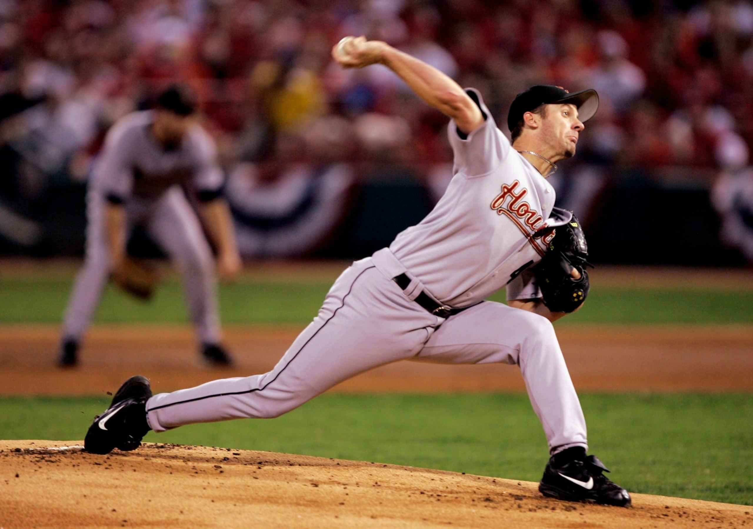 ST. LOUIS - OCTOBER 19: Starting pitcher Roy Oswalt #44 of the Houston Astros throws a pitch against the St. Louis Cardinals during Game Six of the National League Championship Series October 19, 2005 at Busch Stadium in St. Louis, Missouri. (Photo by Brian Bahr/Getty Images) ST. LOUIS - OCTOBER 19: Starting pitcher Roy Oswalt #44 of the Houston Astros throws a pitch against the St. Louis Cardinals during Game Six of the National League Championship Series October 19, 2005 at Busch Stadium in St. Louis, Missouri. (Photo by Brian Bahr/Getty Images)