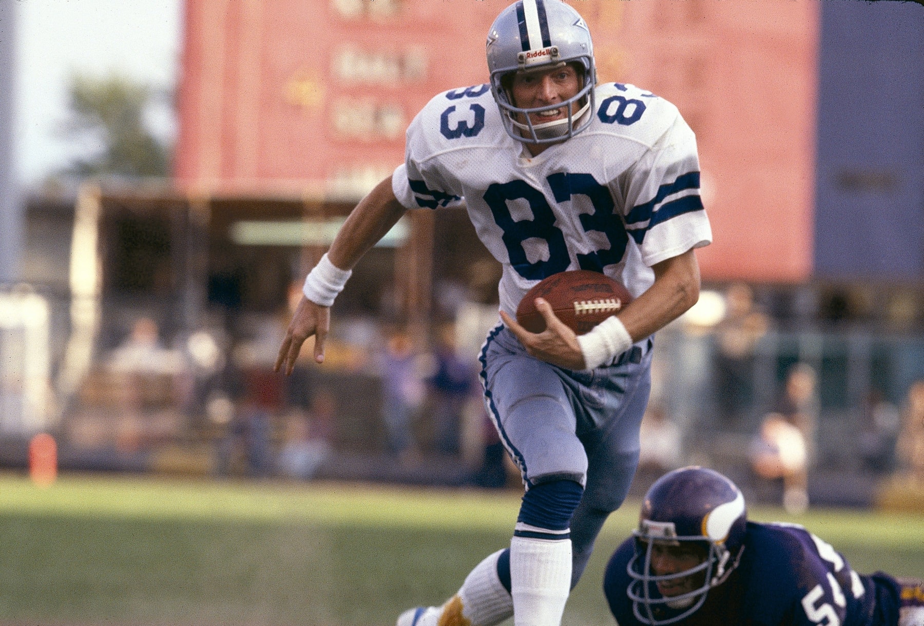 UNITED STATES - SEPTEMBER 18:  Football: Dallas Cowboys Golden Richards in action vs Minnesota Vikings, Bloomington, MN 9/18/1977  (Photo by Heinz Kluetmeier/Sports Illustrated via Getty Images)  (SetNumber: X21765 TK1 R2 F2)