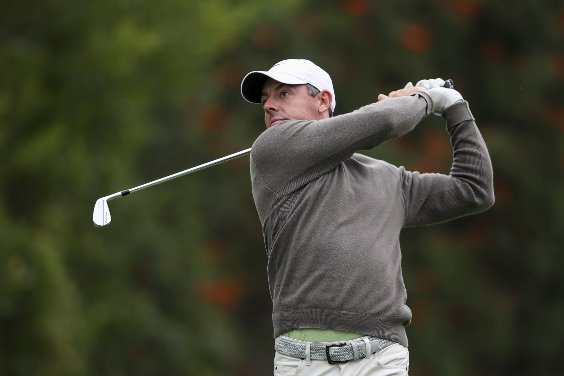 PACIFIC PALISADES, CALIFORNIA - FEBRUARY 17: Rory McIlroy of Northern Ireland tees off the fourth hole during the third round of The Genesis Invitational at Riviera Country Club on February 17, 2024 in Pacific Palisades, California. (Photo by Michael Owens/Getty Images)
